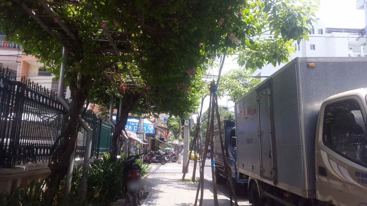 Street view near Vinh Thai Hotel, Nha Trang — © hoangvietanh (CC BY-SA · Mapillary)