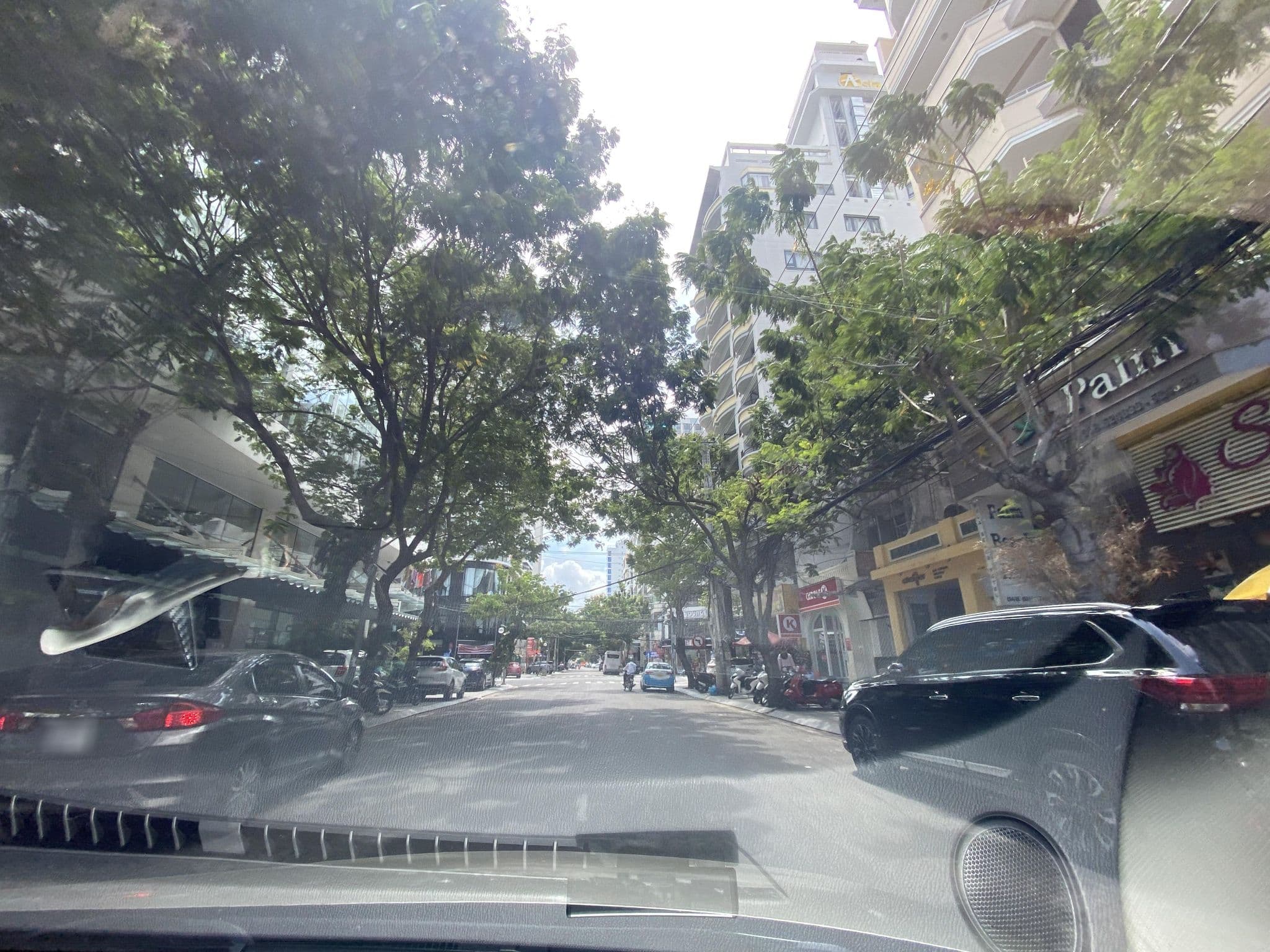 Street view near Palm Beach Hotel, Nha Trang — © DriveWithHoang (CC BY-SA · Mapillary)