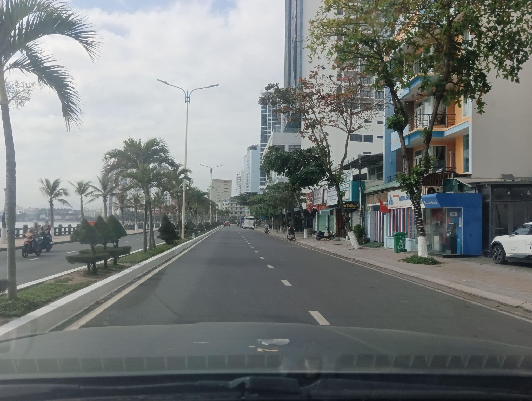 Street view near Wonderland hotel***@pangziliu, Nha Trang — © builangbat (CC BY-SA · Mapillary)