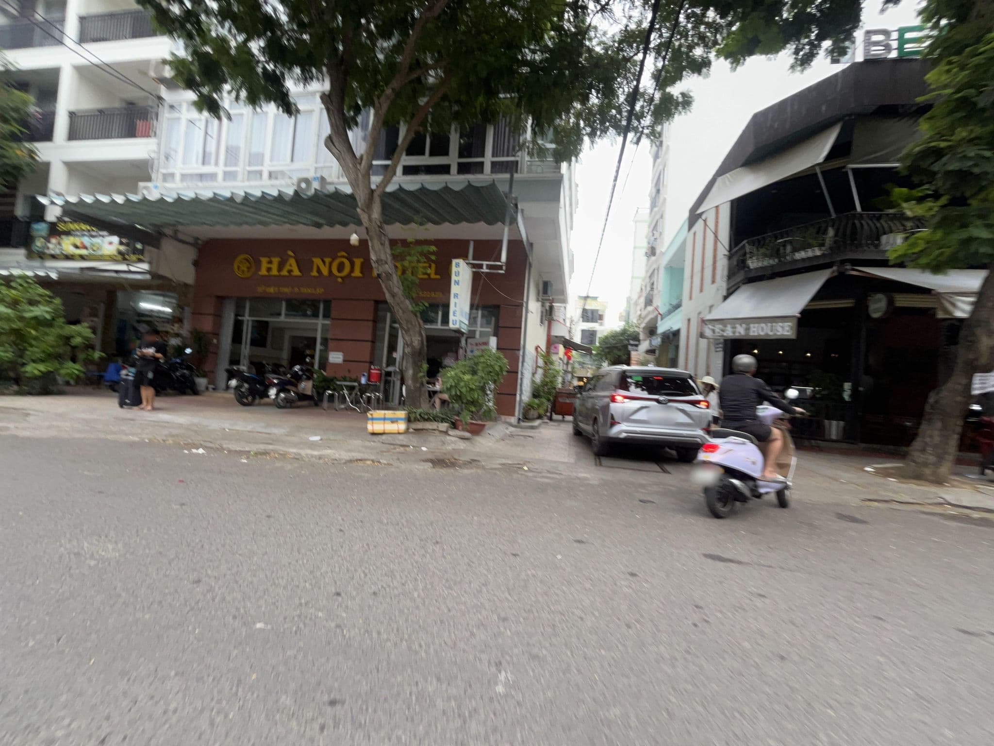 Street view near Ruby Hotel, Nha Trang — © ruslan_fat (CC BY-SA · Mapillary)
