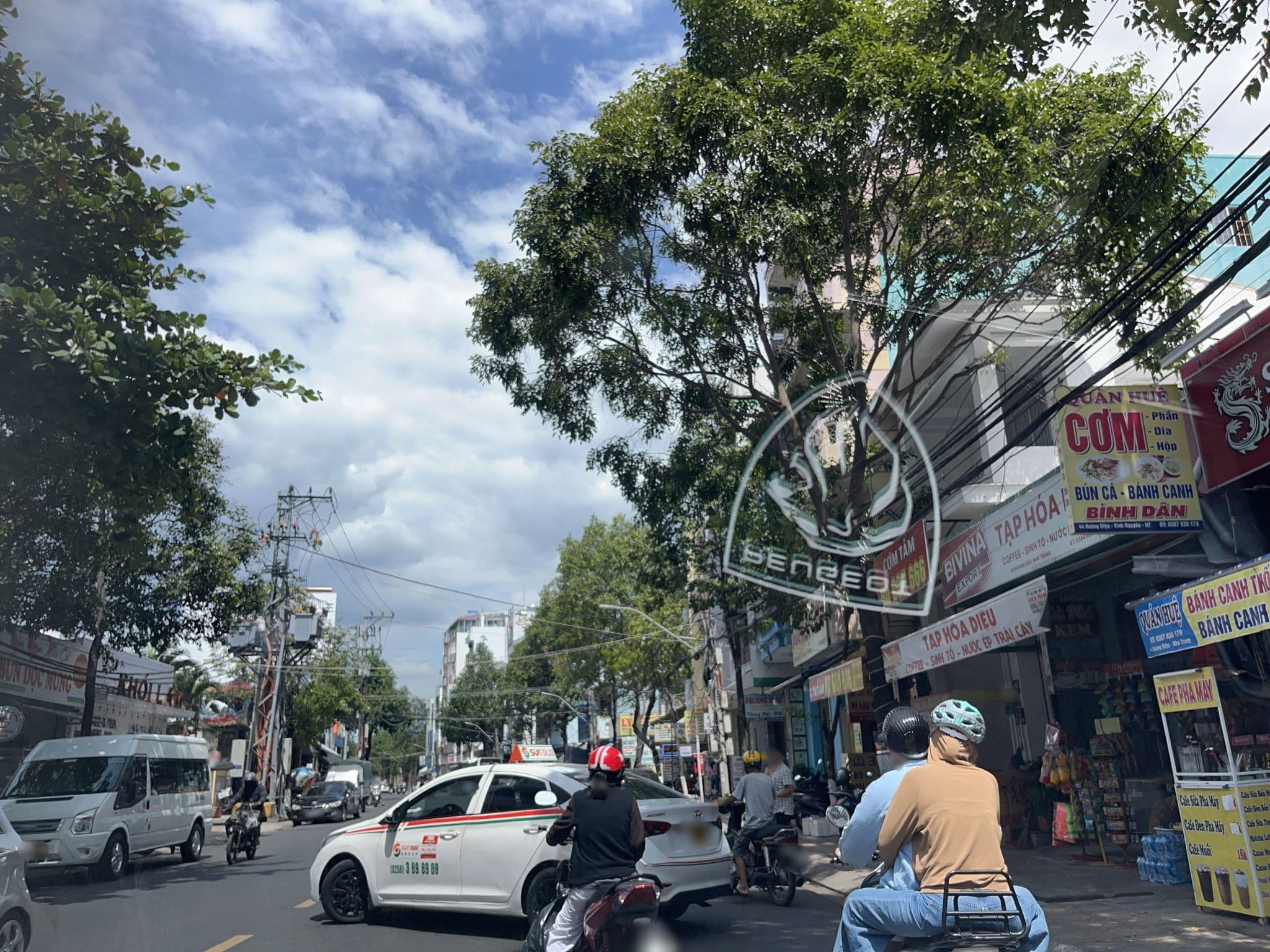 Street view near Phúc Thành Hotel, Nha Trang — © DriveWithHoang (CC BY-SA · Mapillary)