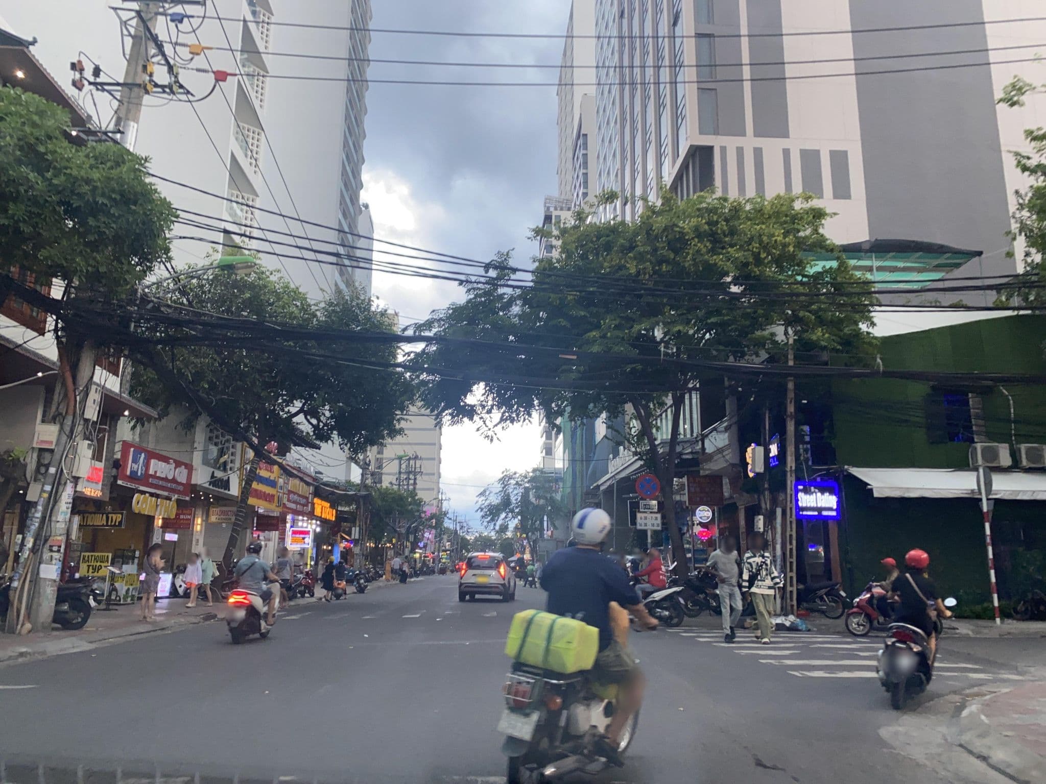 Street view near Straw Hat Hostel, Nha Trang — © DriveWithHoang (CC BY-SA · Mapillary)