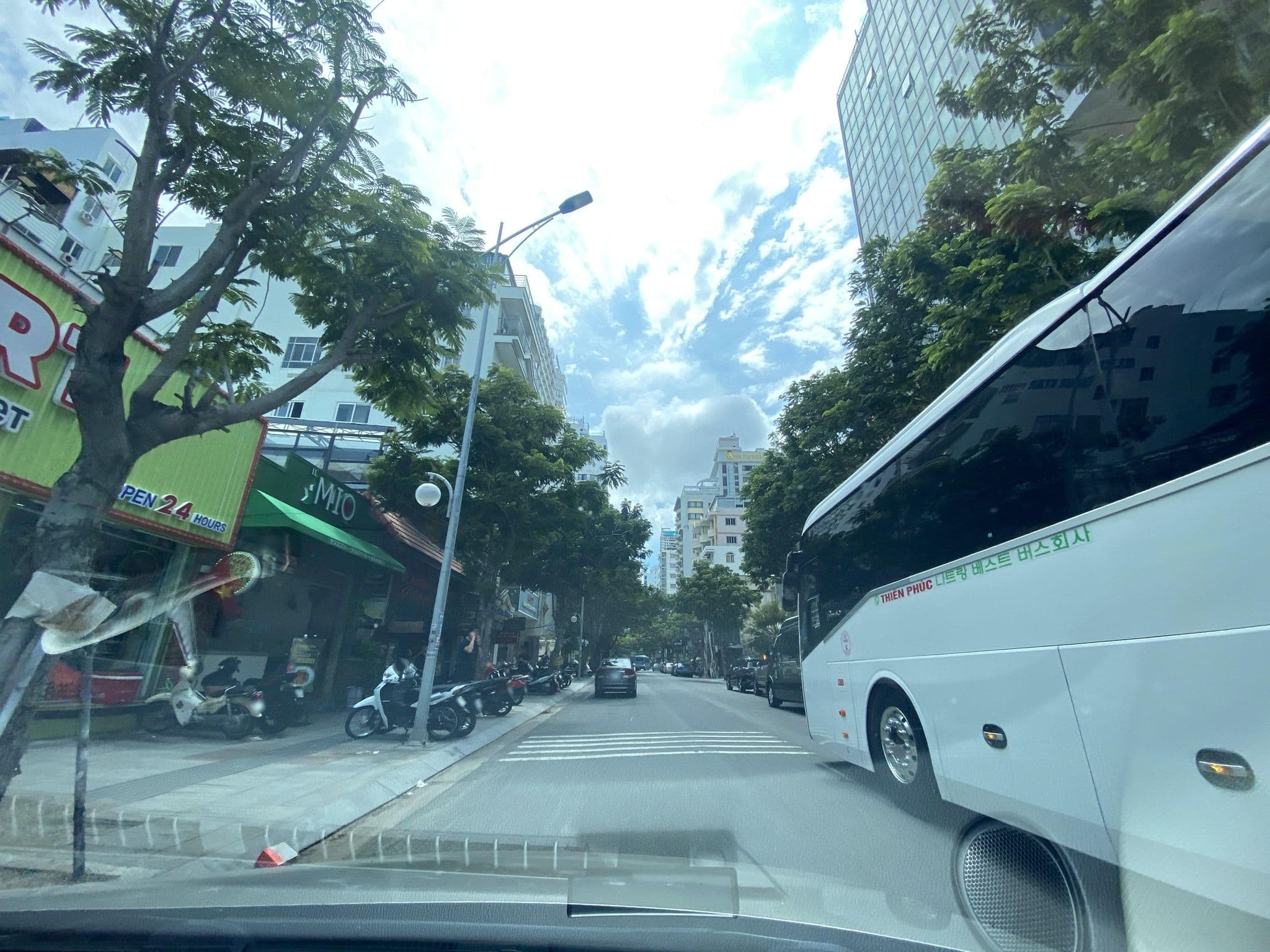 Street view near Pho Bien Hotel, Nha Trang — © DriveWithHoang (CC BY-SA · Mapillary)
