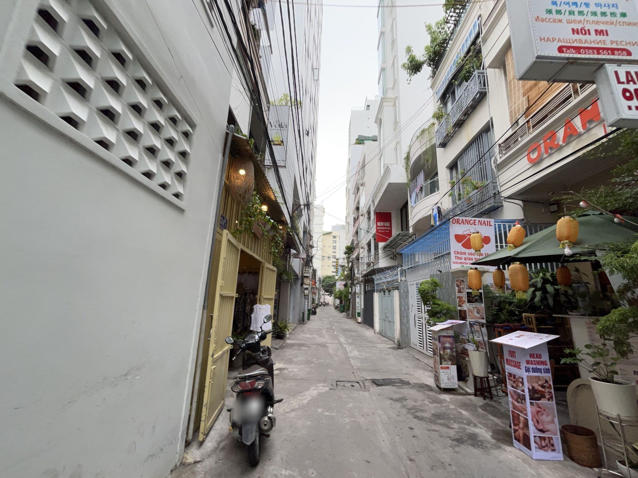 Street view near White Lion Hotel, Nha Trang — © ruslan_fat (CC BY-SA · Mapillary)