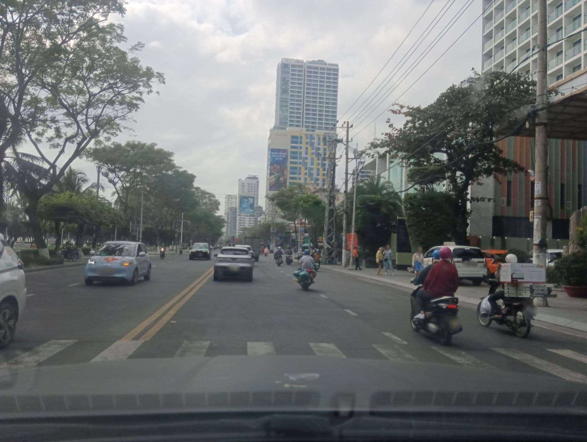 Street view near Nhatrang Seaview Penthouse Apartment, Nha Trang — © builangbat (CC BY-SA · Mapillary)