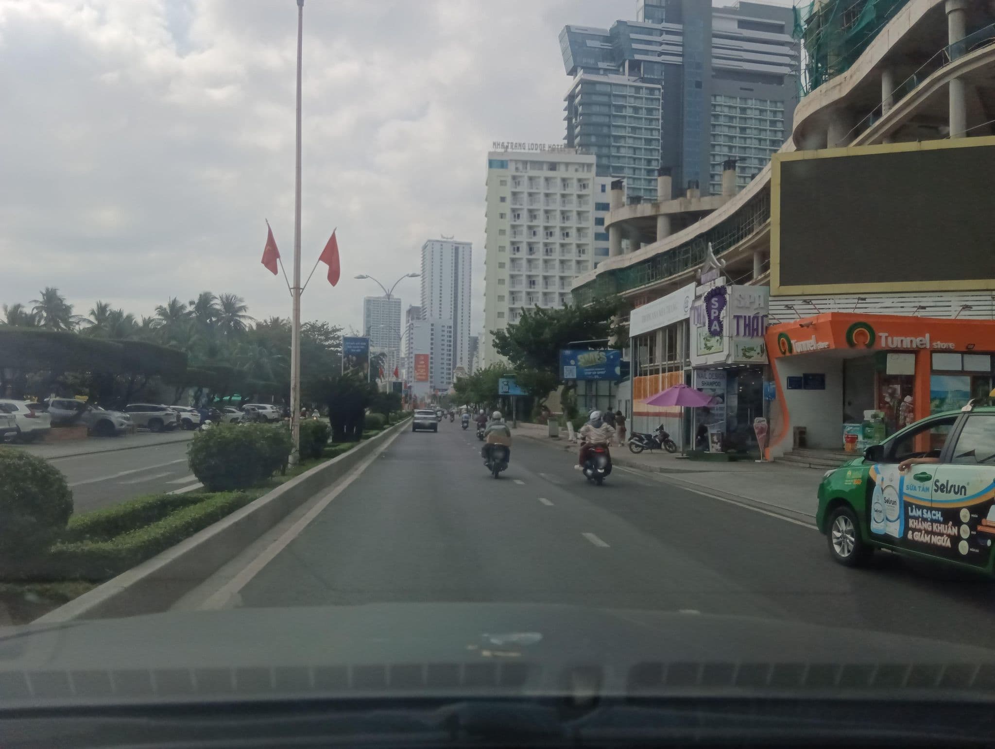 Street view near Havana Hotel Pool, Nha Trang — © builangbat (CC BY-SA · Mapillary)