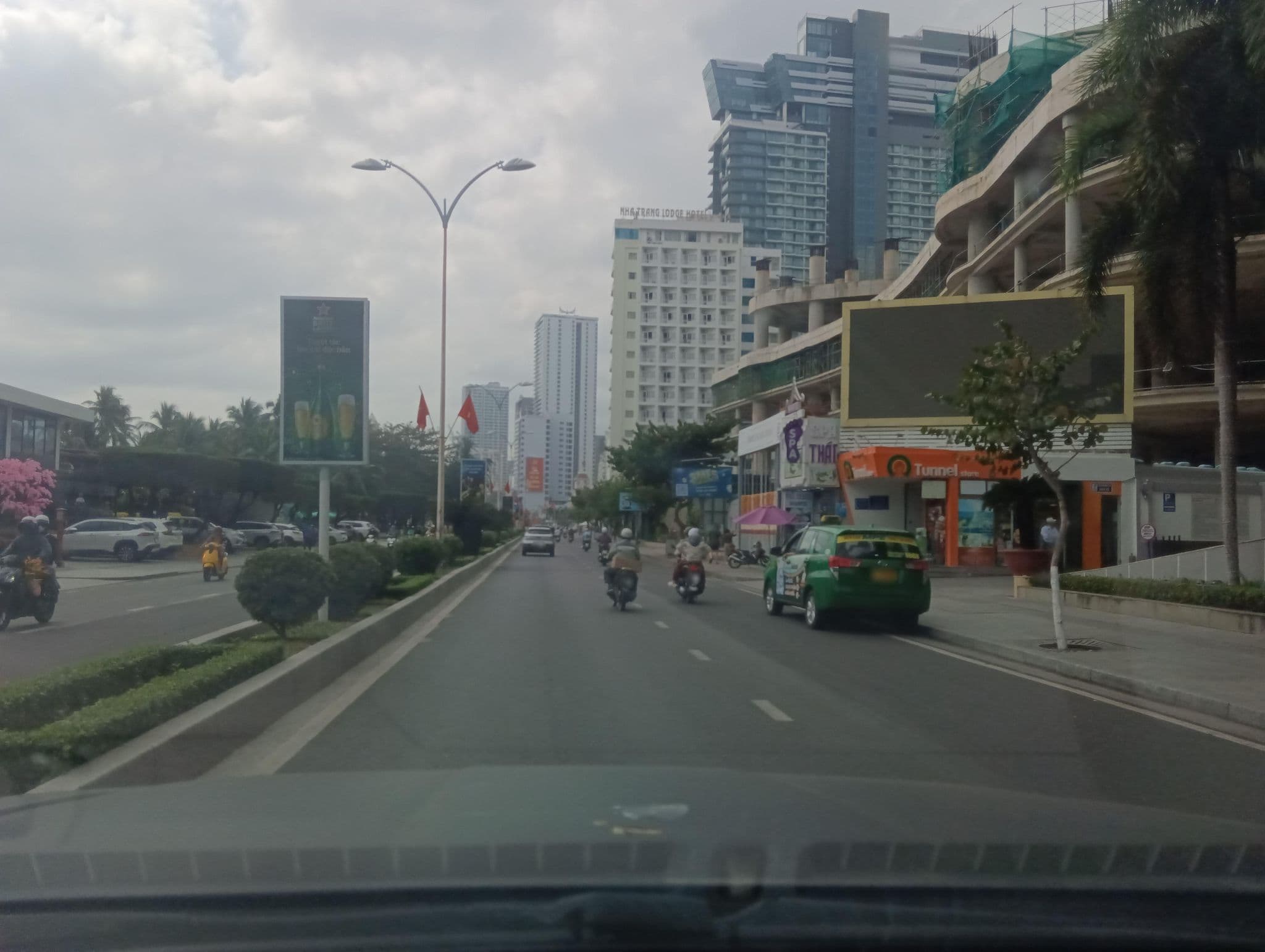 Street view near Havana Hotel, Nha Trang — © builangbat (CC BY-SA · Mapillary)