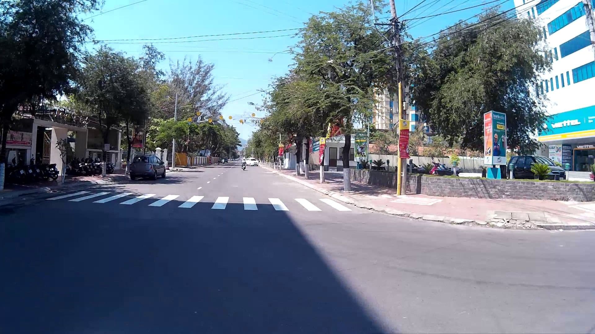 Street view near Thanh Tung Hotel, Qui Nhon — © suki52 (CC BY-SA · Mapillary)