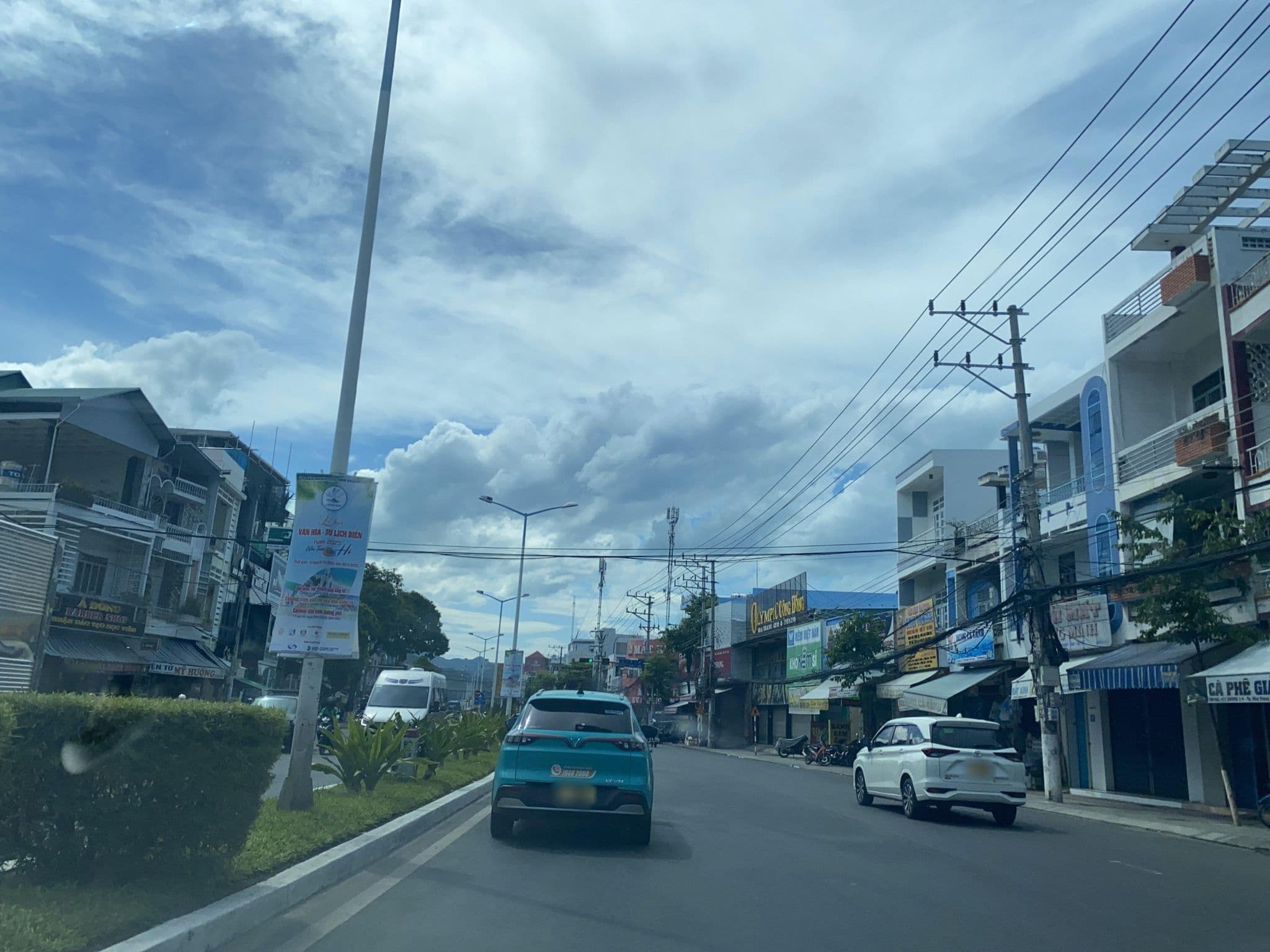 Street view near Hoanh son hotel, Nha Trang — © DriveWithHoang (CC BY-SA · Mapillary)
