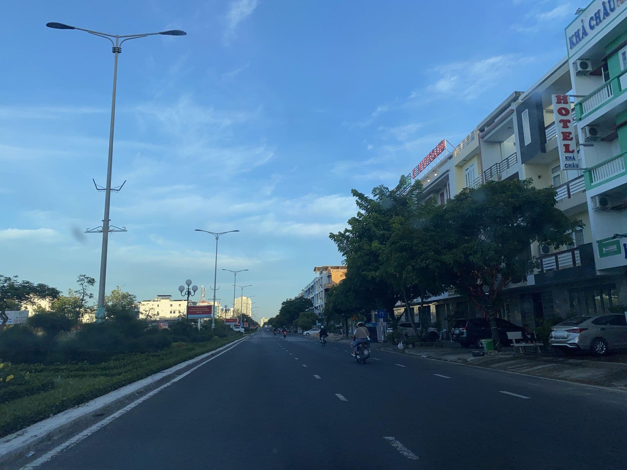 Street view near Thy Hung Hotel, Tuy Hòa — © DriveWithHoang (CC BY-SA · Mapillary)