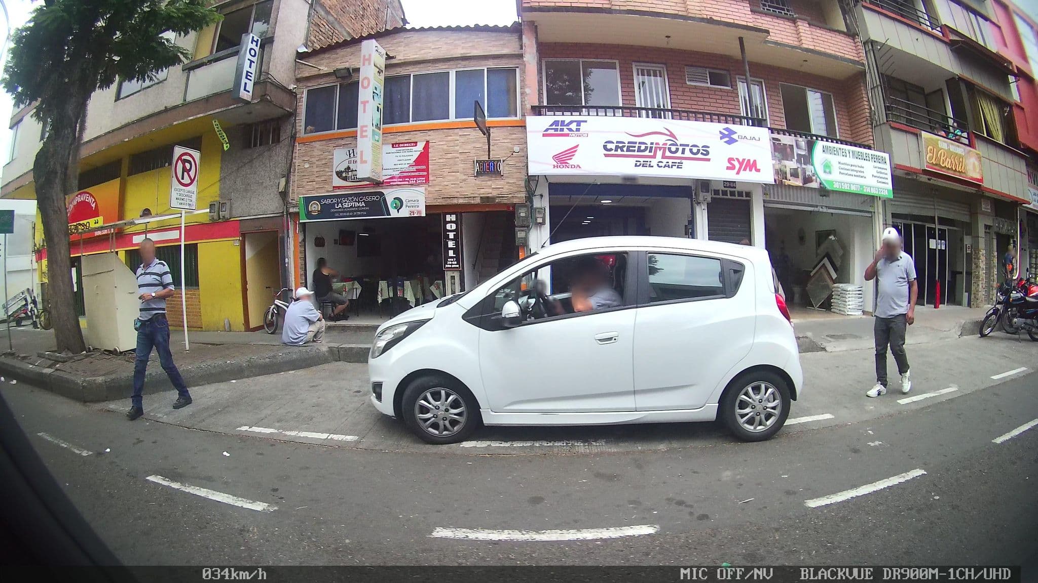 Street view near Hotel el Encanto, Pereira — © kaart_2 (CC BY-SA · Mapillary)
