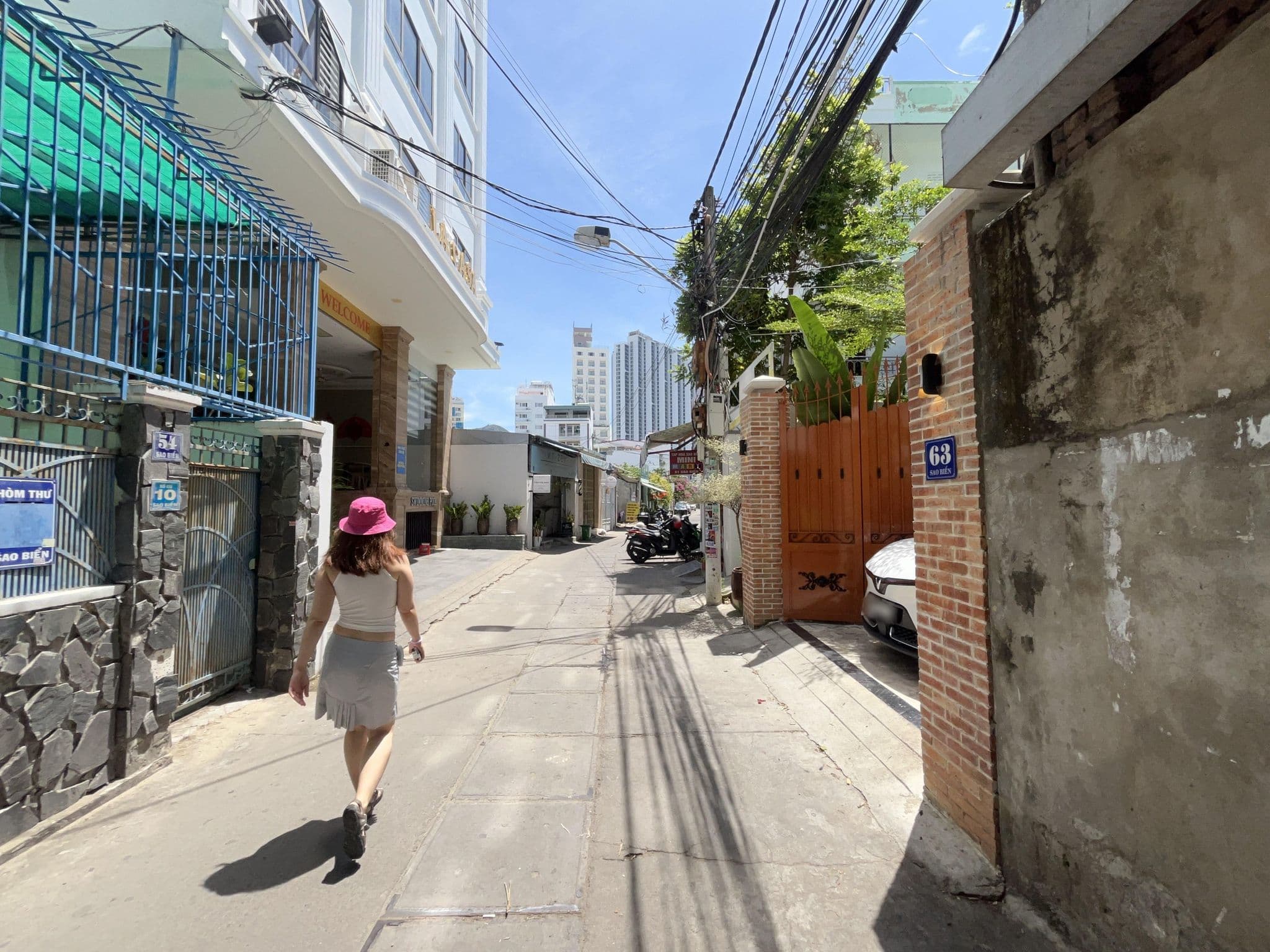 Street view near La Casa Hotel, Nha Trang — © ruslan_fat (CC BY-SA · Mapillary)