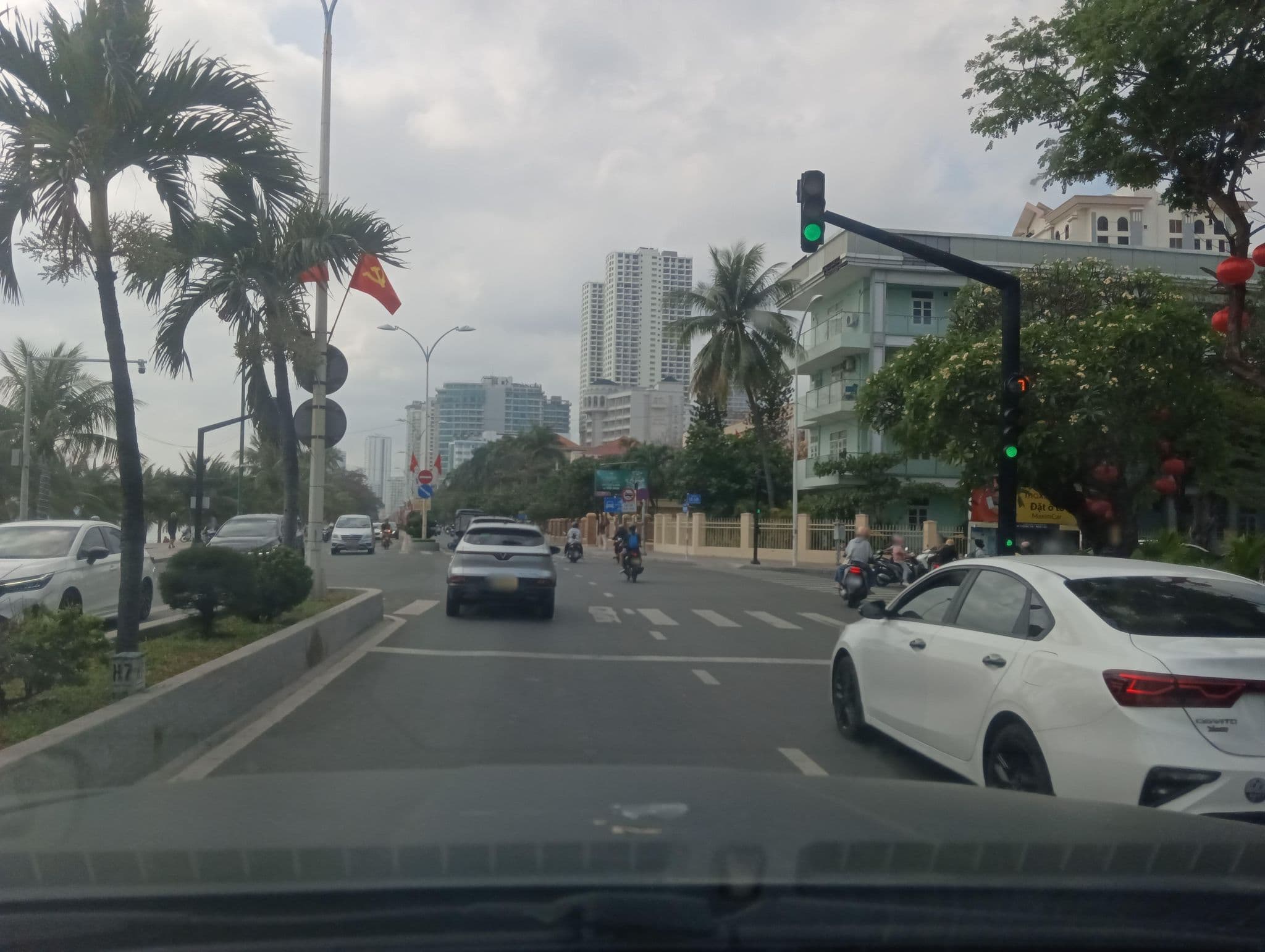 Street view near Nha Trang Post  Hotel, Nha Trang — © builangbat (CC BY-SA · Mapillary)