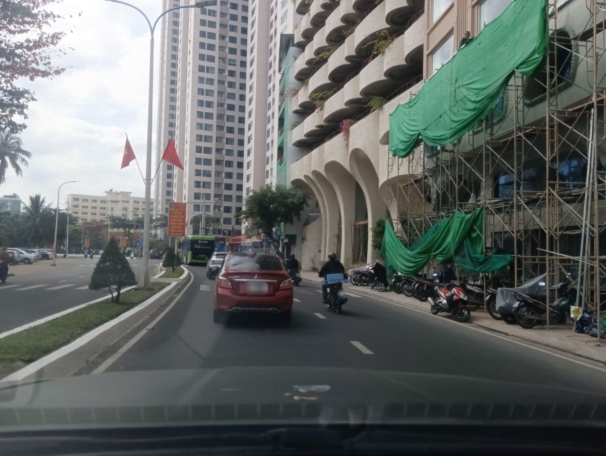 Street view near Volga Nha Trang Hotel, Nha Trang — © builangbat (CC BY-SA · Mapillary)