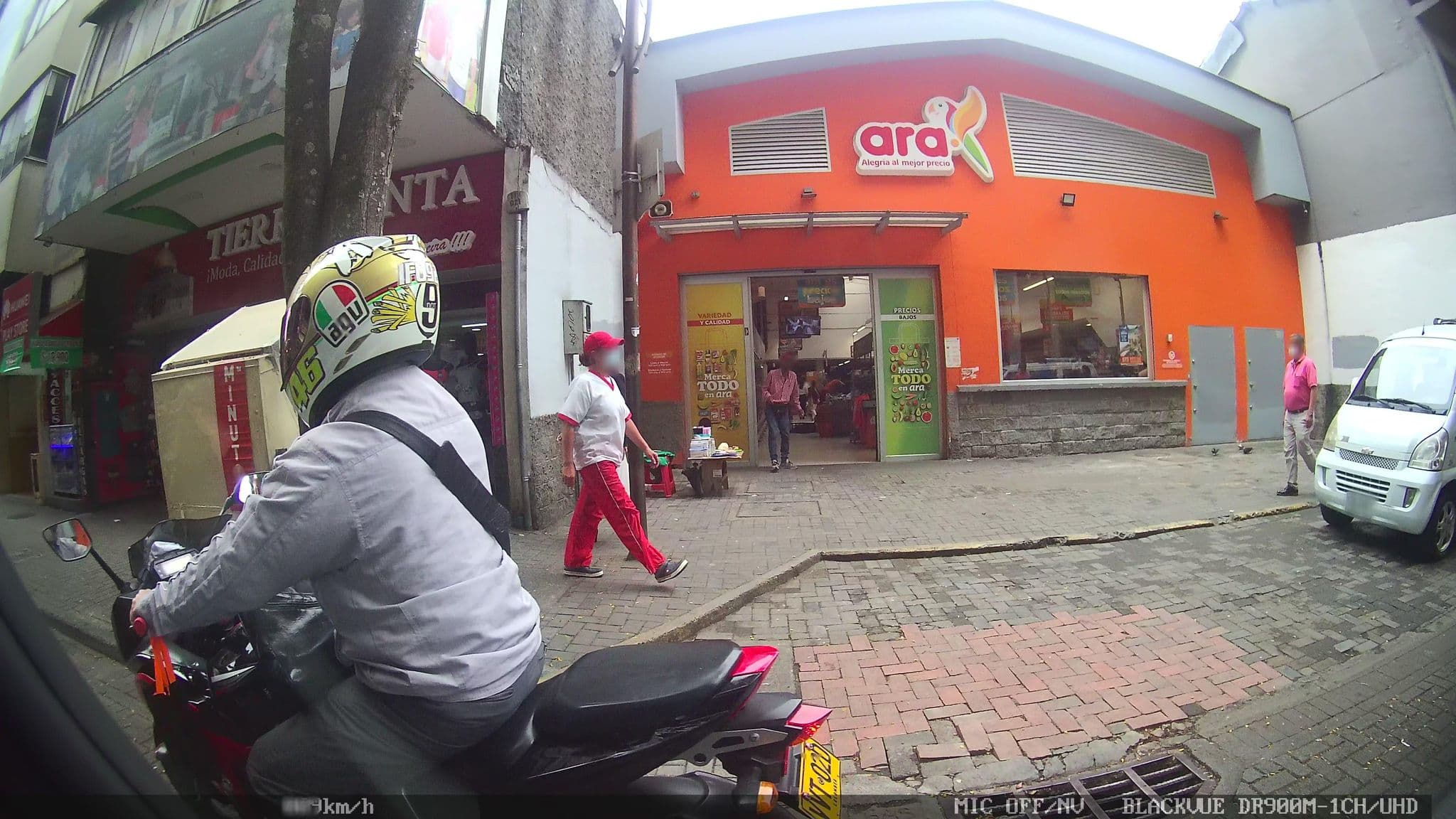 Street view near Hotel Eje del Cafe, Pereira — © kaart_2 (CC BY-SA · Mapillary)