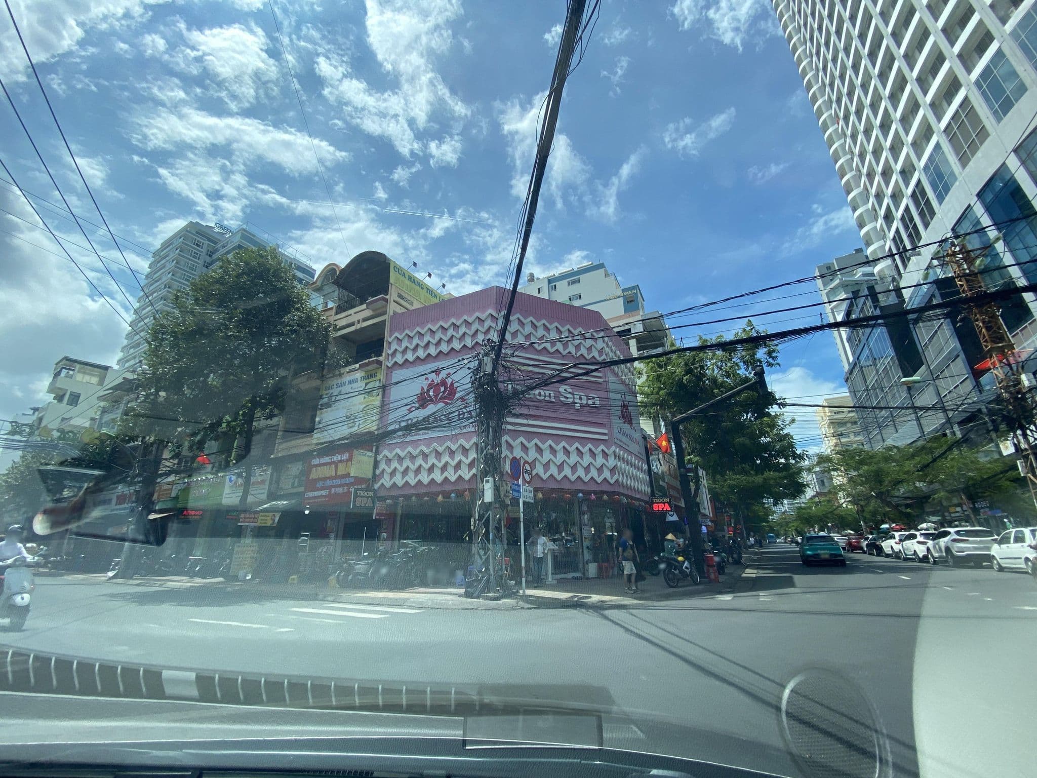 Street view near 56 Hùng Vương Hotel, Nha Trang — © DriveWithHoang (CC BY-SA · Mapillary)