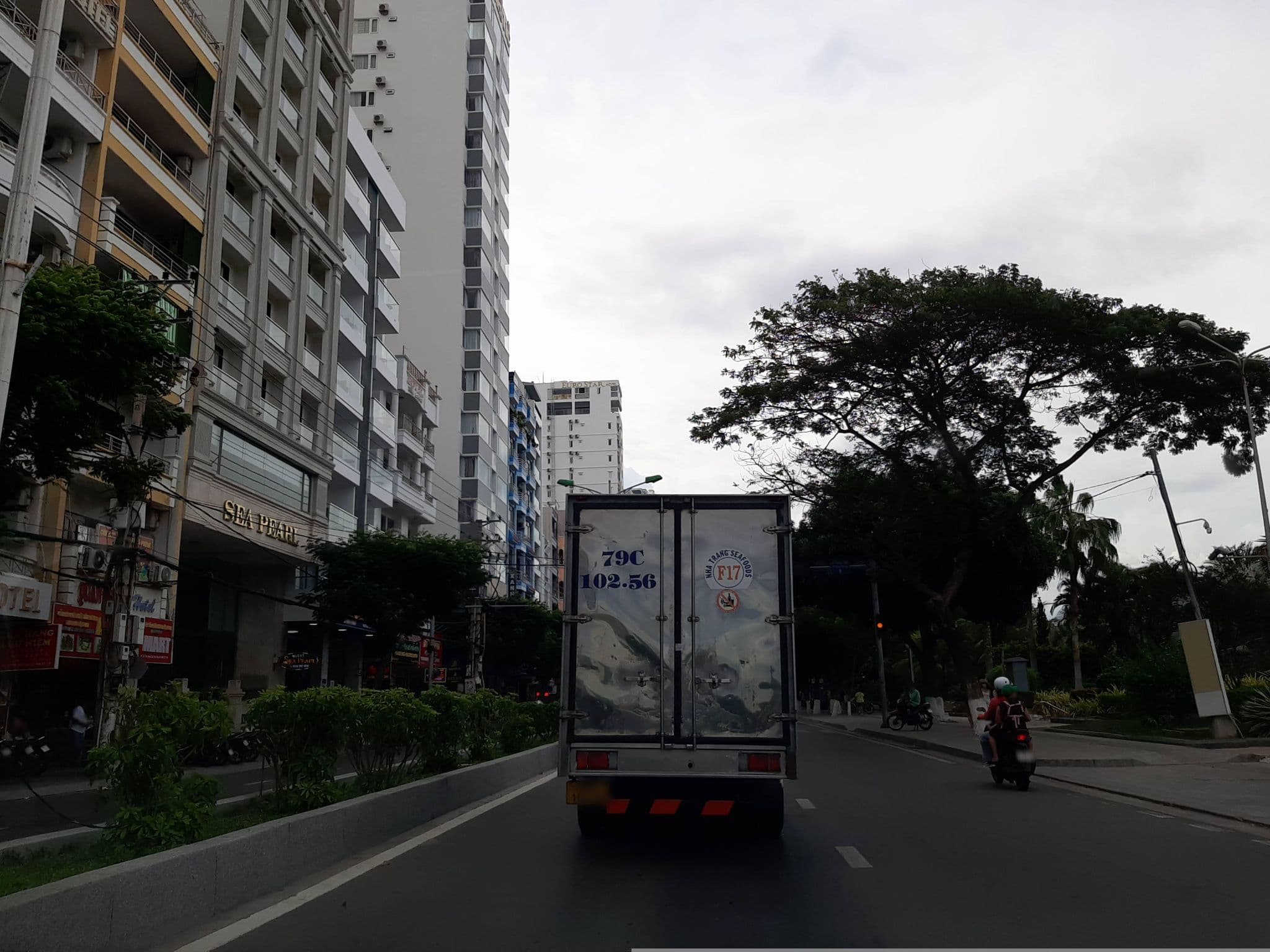 Street view near Vinh Quang Hotel, Nha Trang — © DriveWithHoang (CC BY-SA · Mapillary)