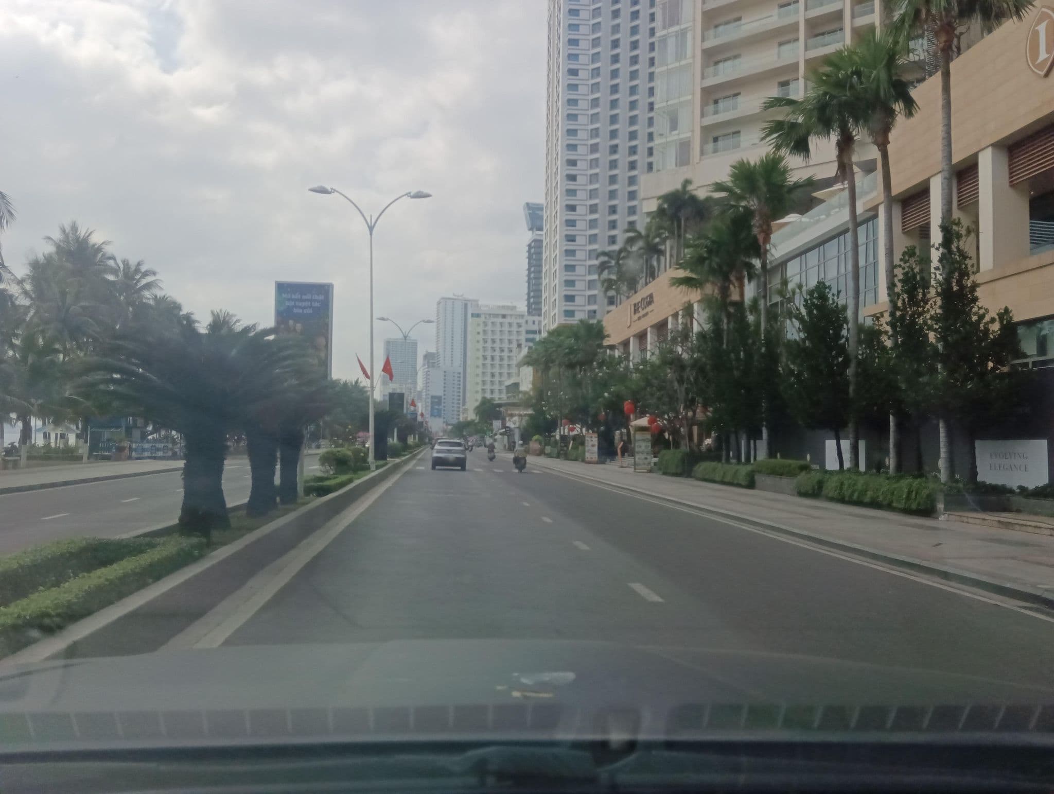 Street view near InterContinental, Nha Trang — © builangbat (CC BY-SA · Mapillary)