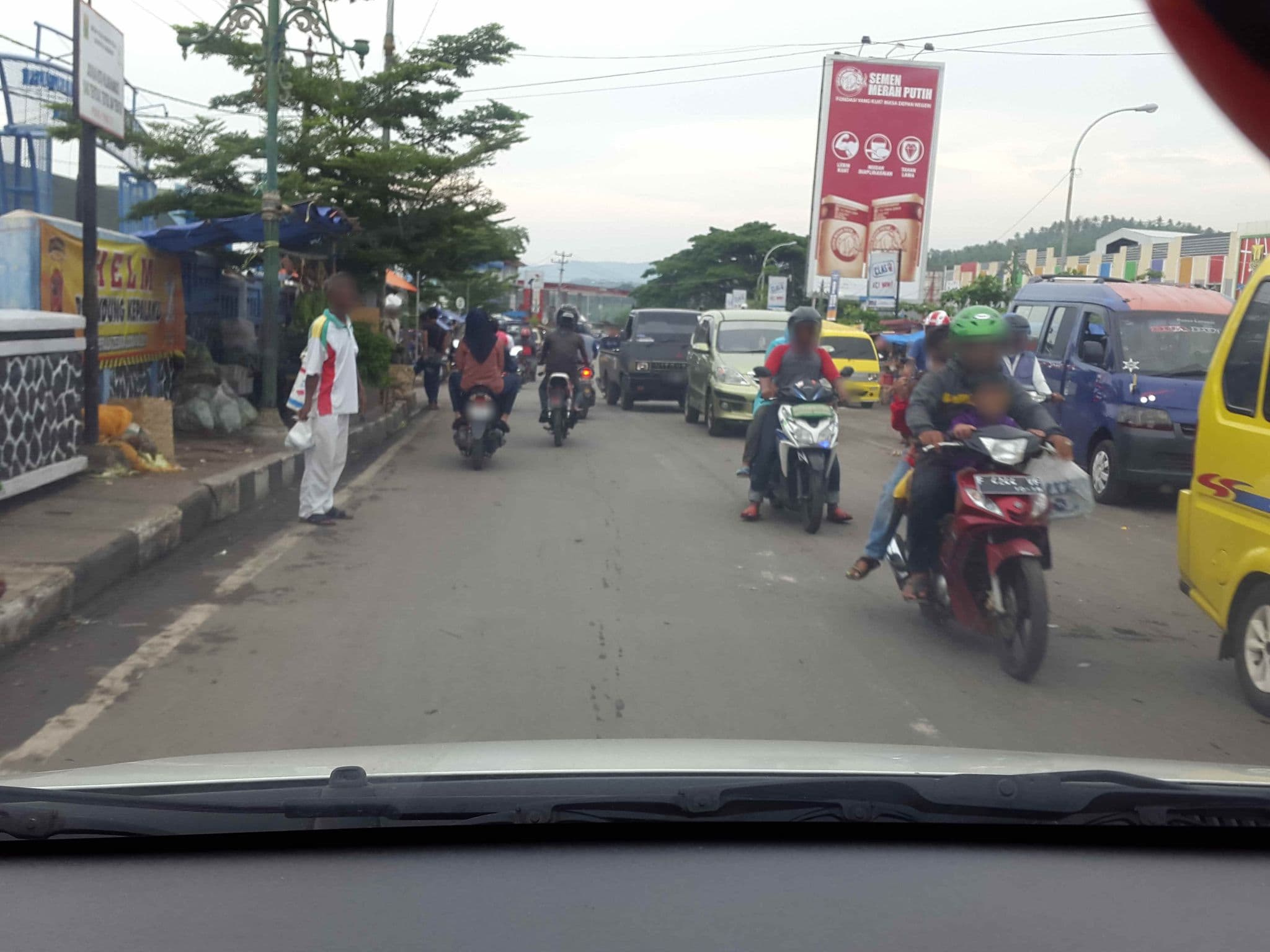 Street view near Mahkota Pantai Hotel & Restaurant, Pelabuhanratu — © roadroid (CC BY-SA · Mapillary)
