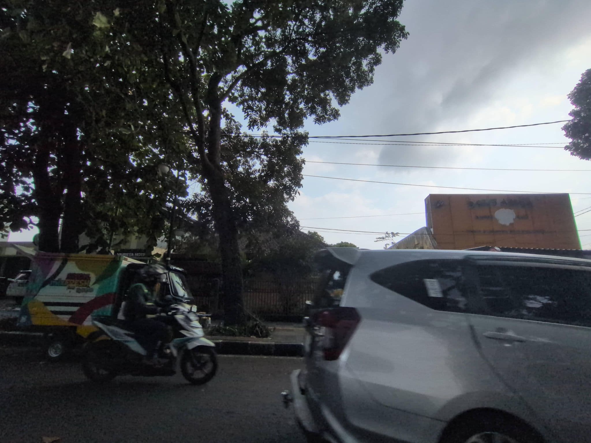 Street view near Hotel Varista, Sukabumi — © danbjoseph (CC BY-SA · Mapillary)