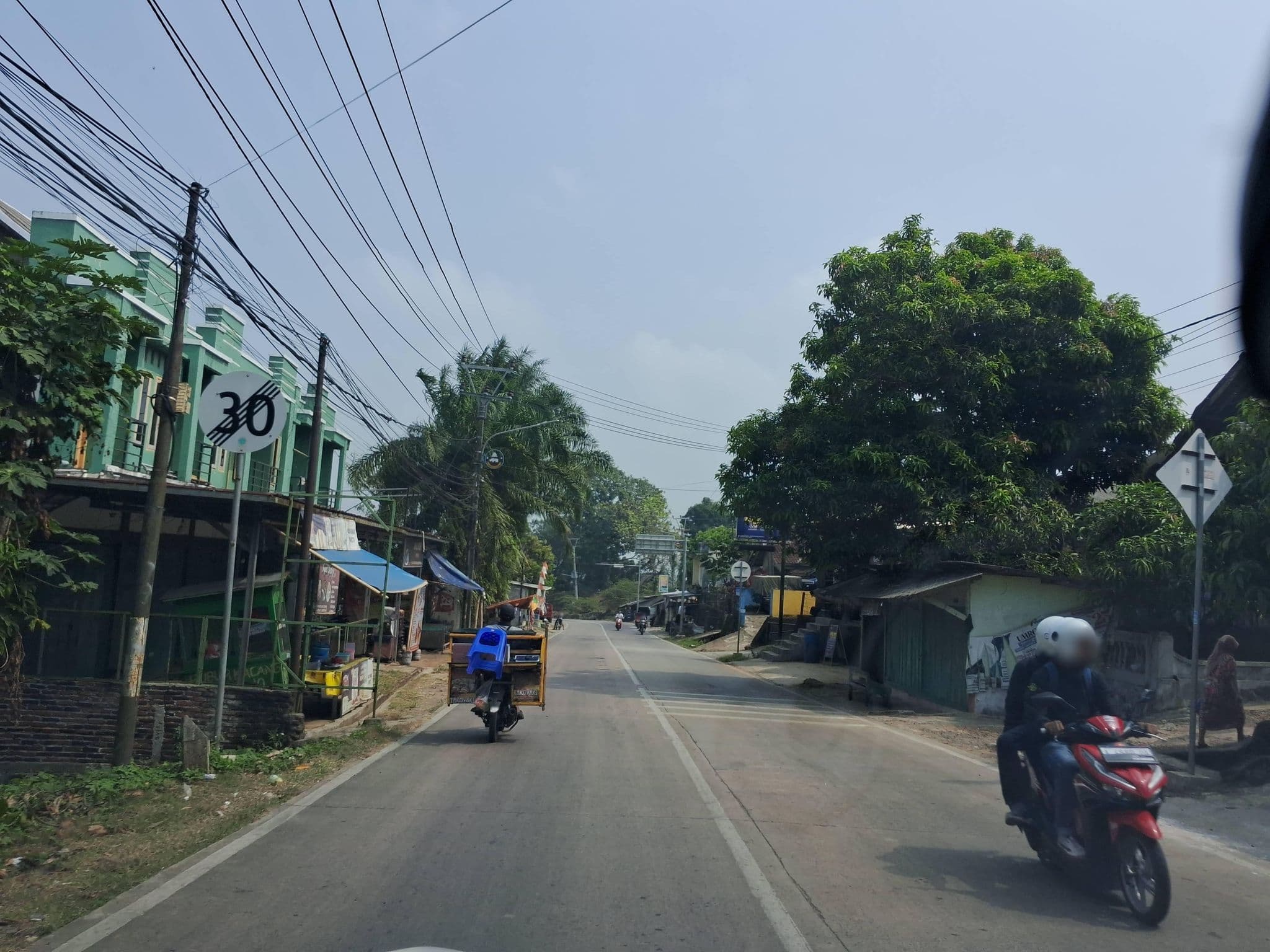 Street view near Bahari Hotel, Labuan — © Kaart_Local (CC BY-SA · Mapillary)