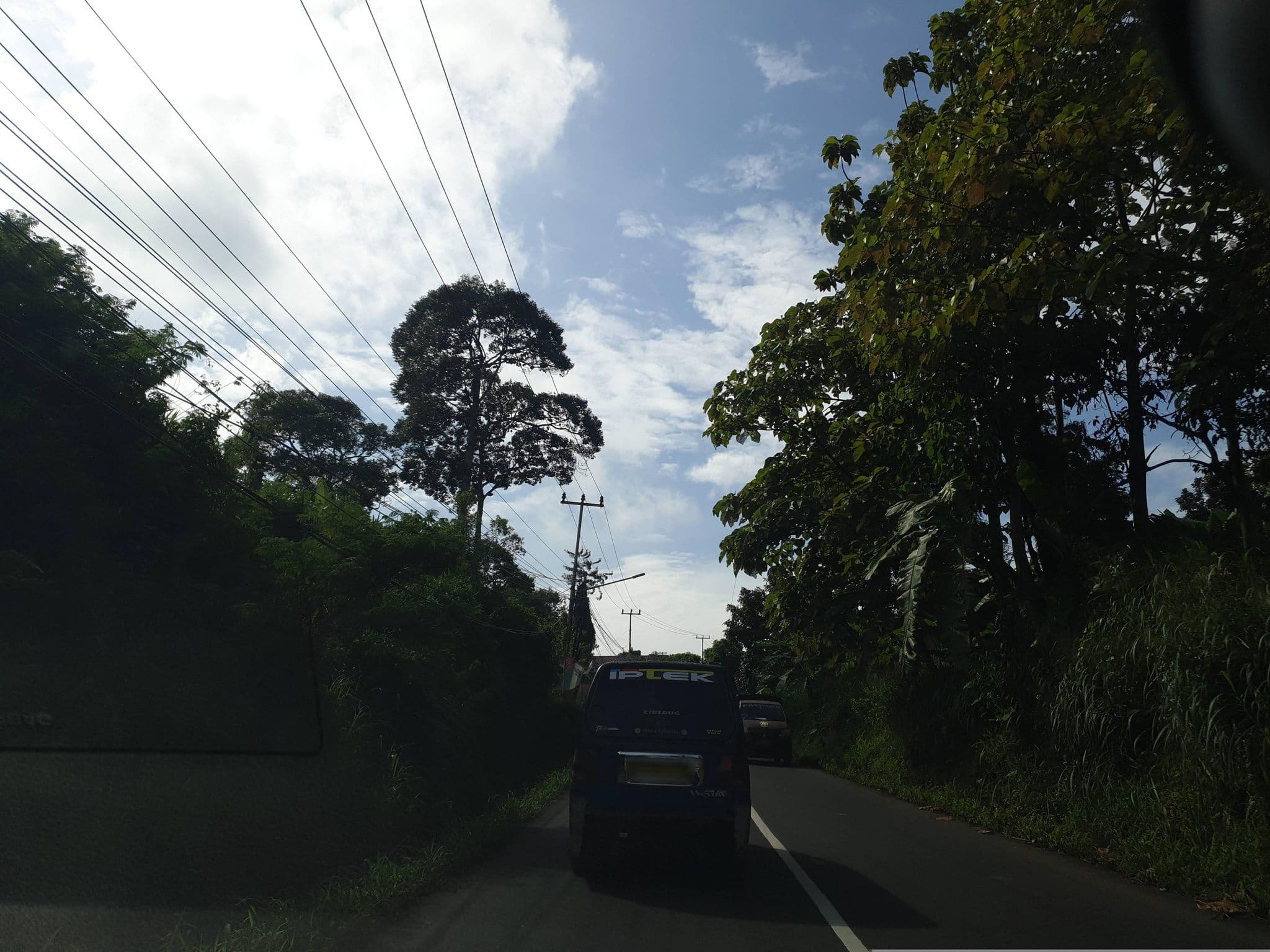 Street view near Rumah Jambuluwuk Resort "Vila Madura", Caringin — © Kaart_Local (CC BY-SA · Mapillary)