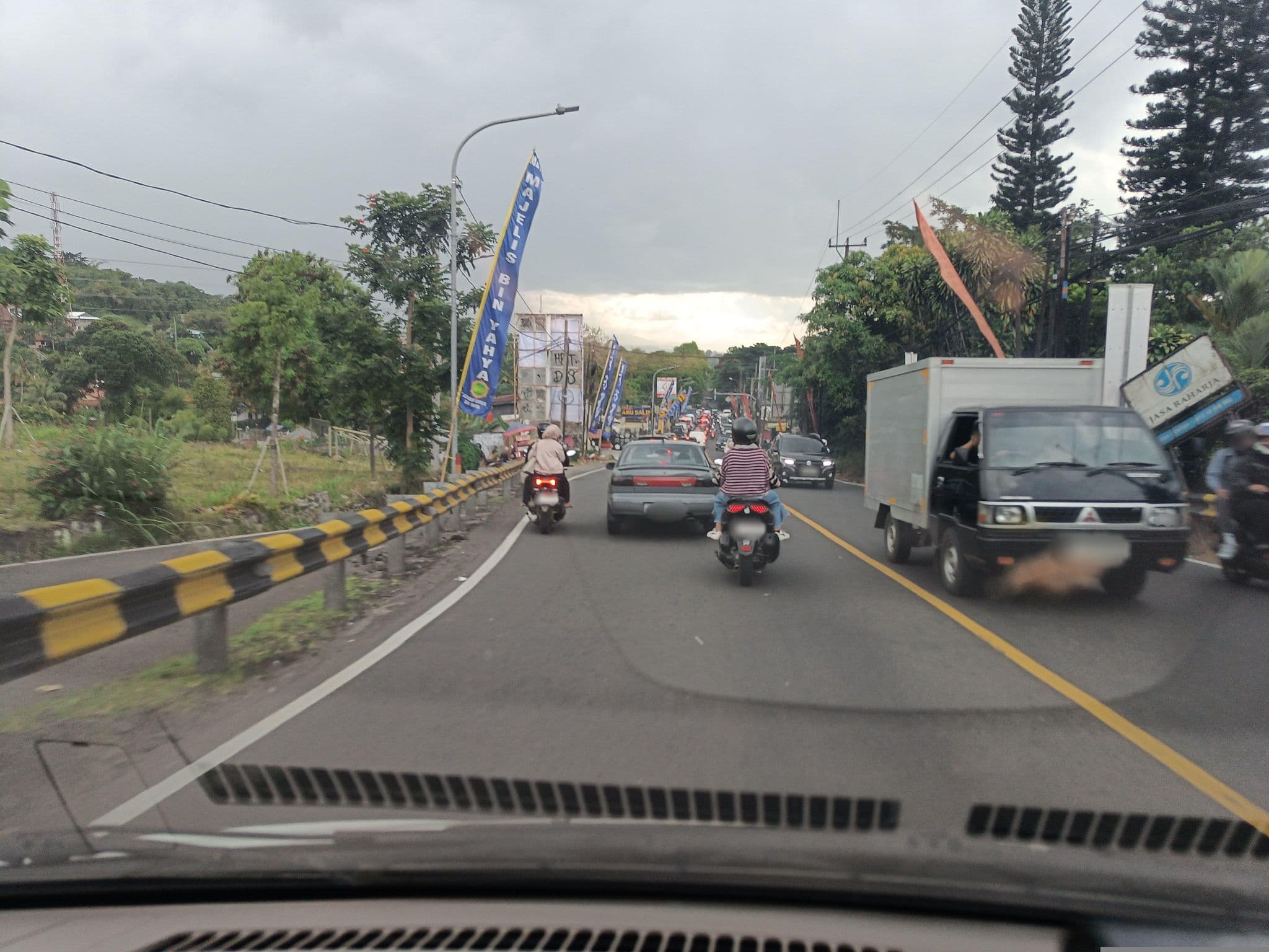 Street view near Hotel Berkat Anugrah Gunung Geulis Gadog bogor, Caringin — © hen0ch (CC BY-SA · Mapillary)