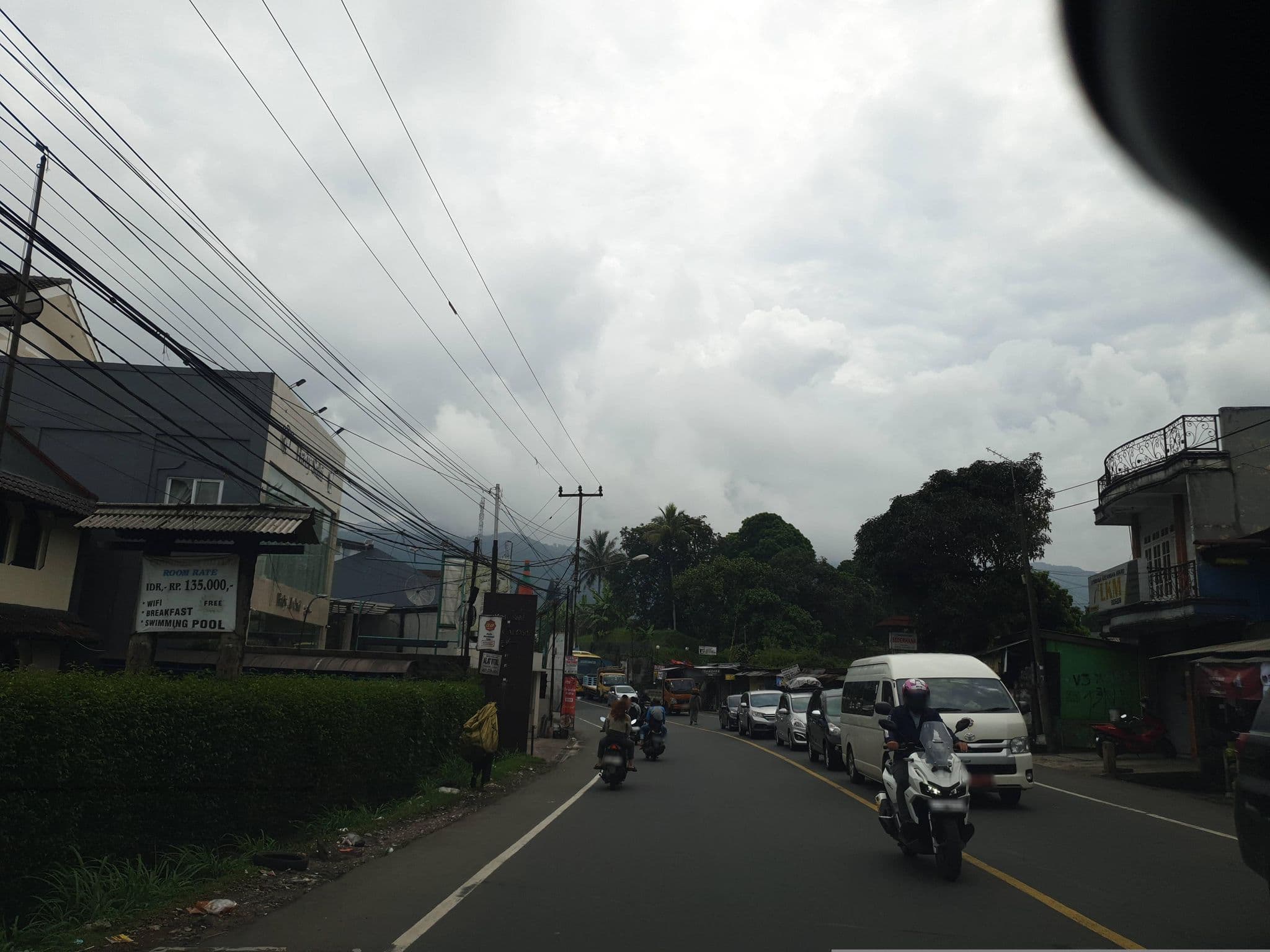 Street view near Cibeureum Hotel, Caringin — © Kaart_Local (CC BY-SA · Mapillary)