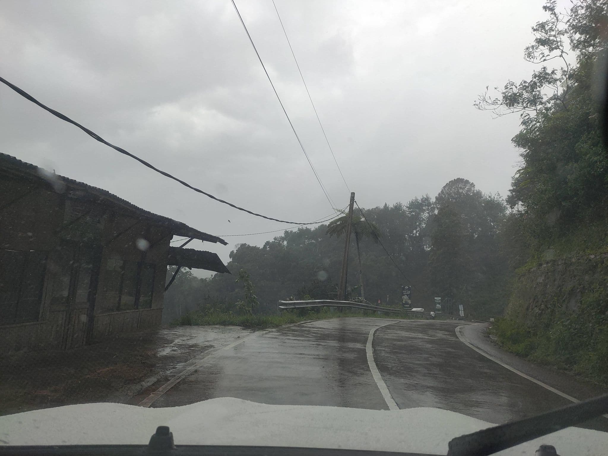 Street view near puncak inn hotel and resort, Caringin — © Kaart_Local (CC BY-SA · Mapillary)