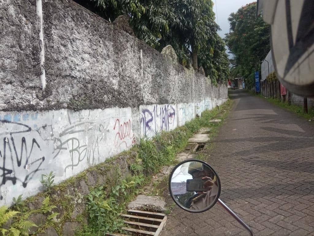 Street view near Hotel Bahtera, Caringin — © Fikry (CC BY-SA · Mapillary)