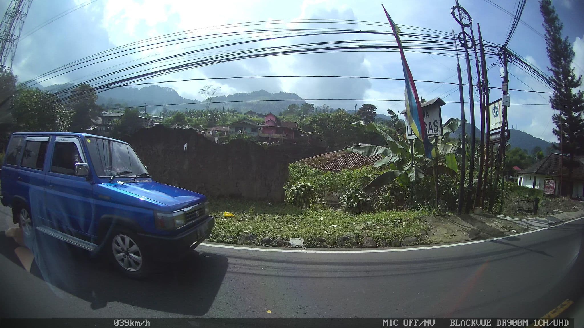 Street view near Somewhere In Puncak, Caringin — © kaart_2 (CC BY-SA · Mapillary)