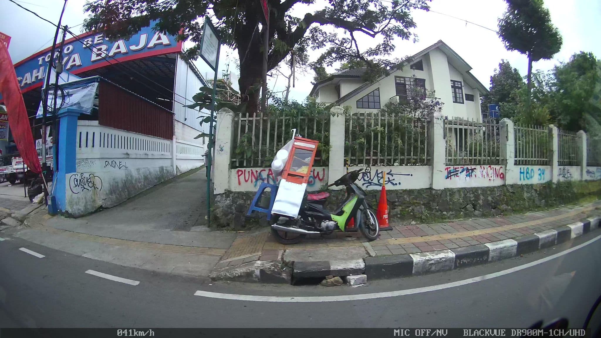 Street view near Room 309, Caringin — © kaart_2 (CC BY-SA · Mapillary)