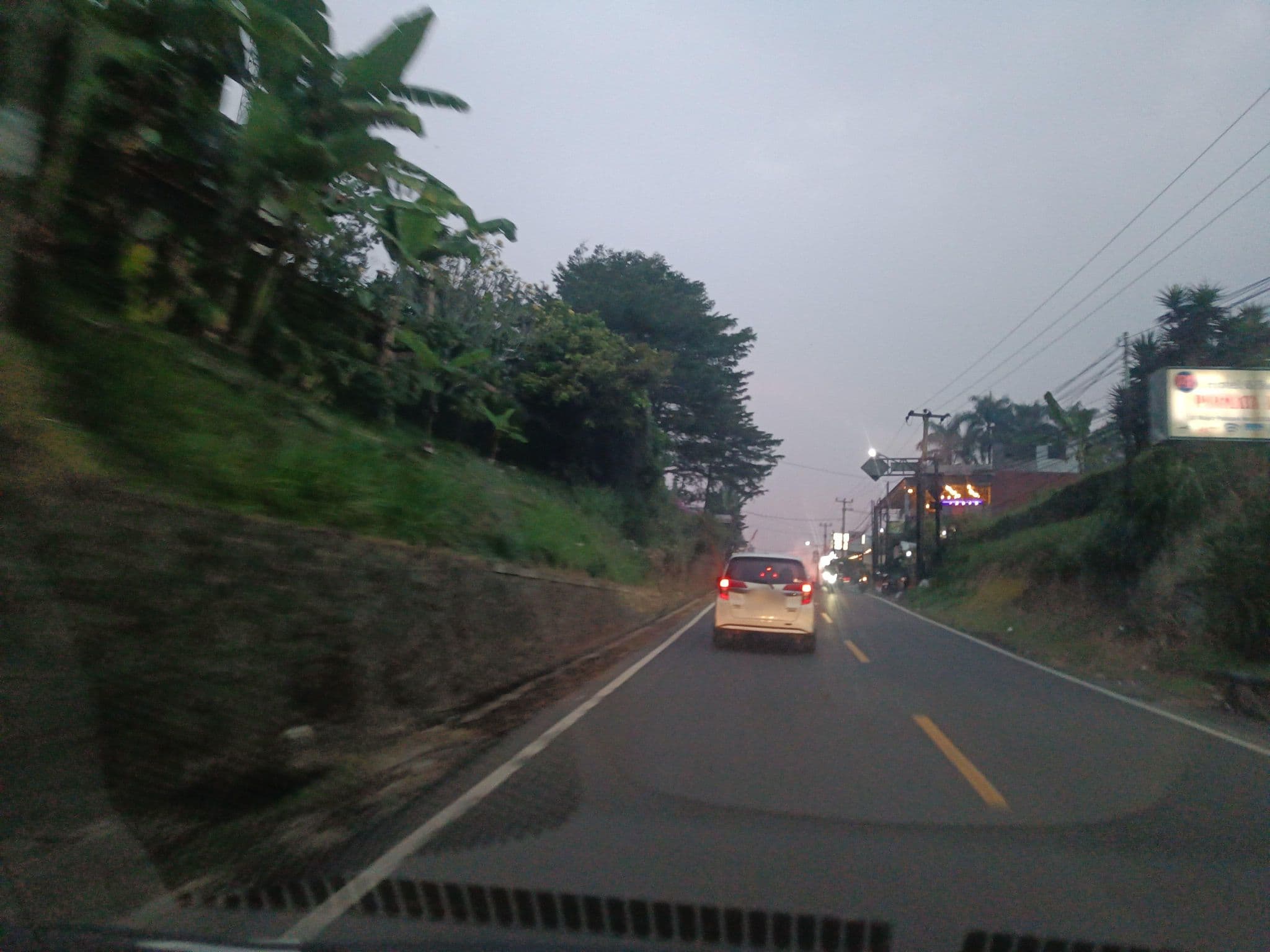 Street view near Ruang Rapat Hotel Permata Alam, Caringin — © hen0ch (CC BY-SA · Mapillary)