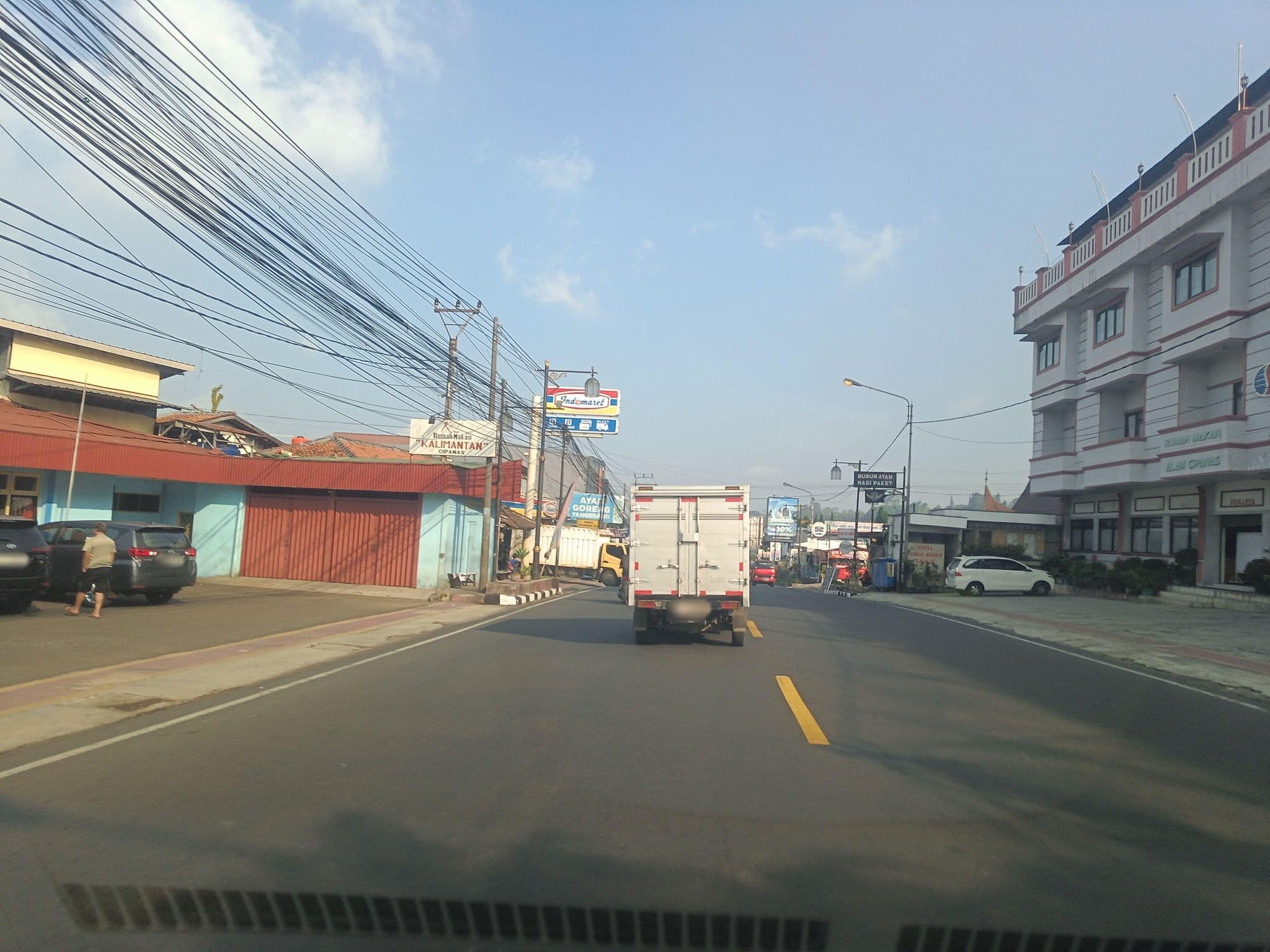 Street view near Senjaya Hotel & Villa, Cianjur — © hen0ch (CC BY-SA · Mapillary)