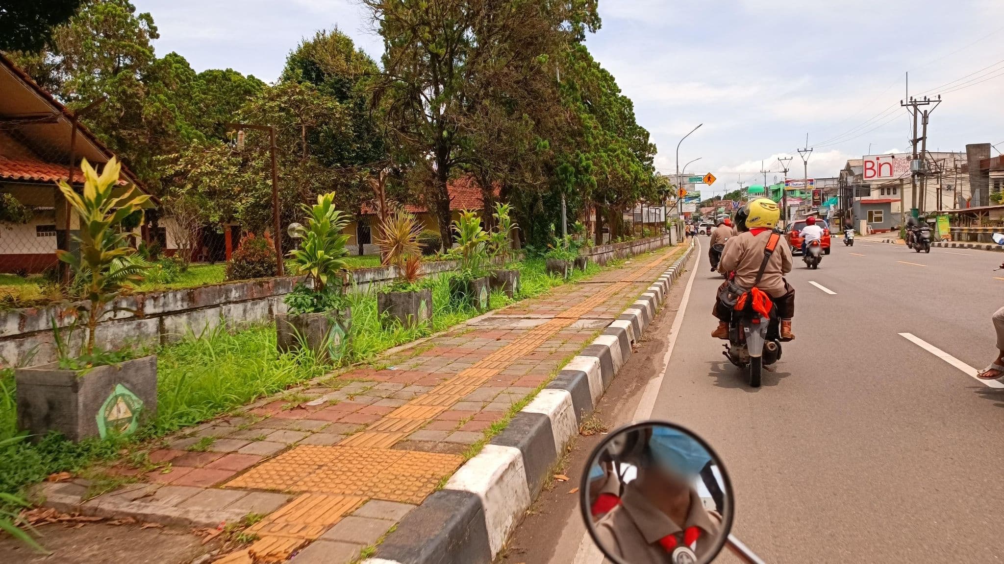Street view near Hotel Purnama 2, Caringin — © riyadiwibowo (CC BY-SA · Mapillary)
