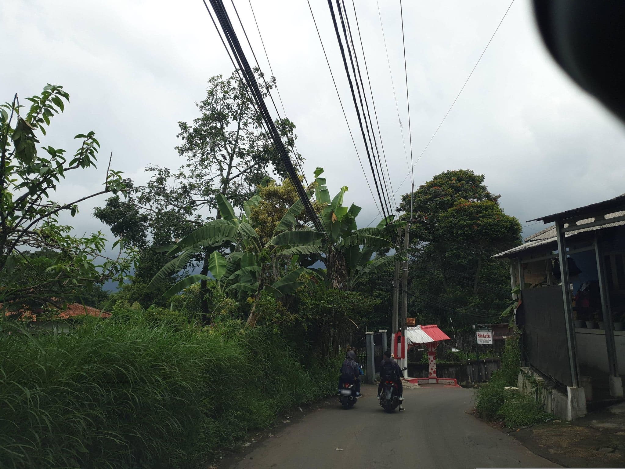 Street view near D'bless Hotel, Caringin — © Kaart_Local (CC BY-SA · Mapillary)