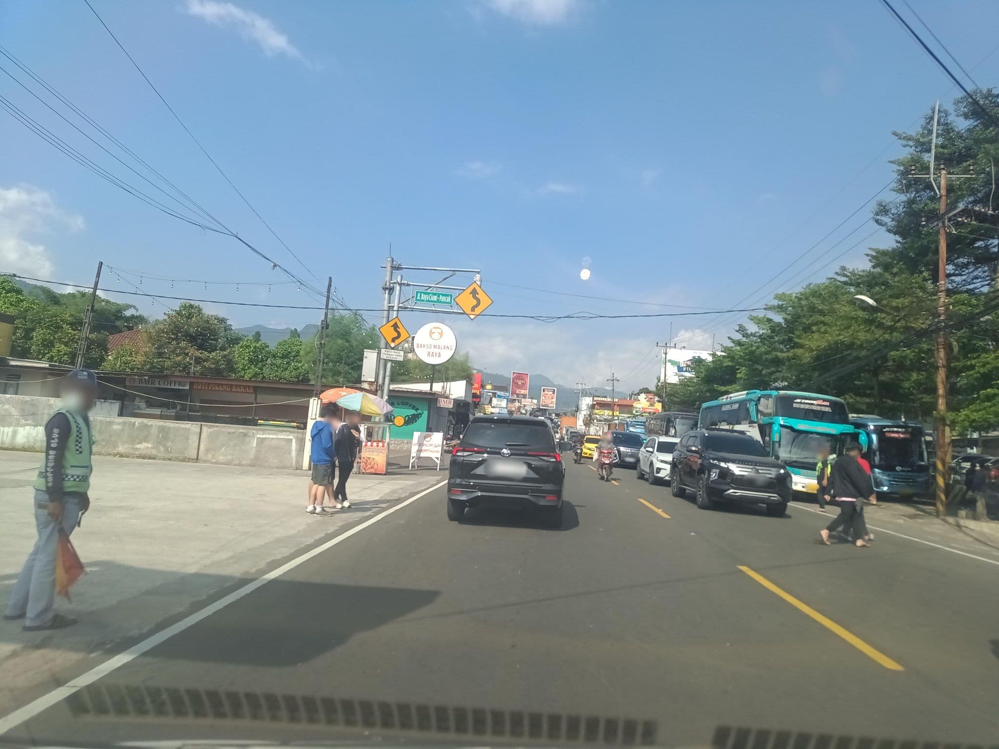Street view near Villa pondok idola, Caringin — © hen0ch (CC BY-SA · Mapillary)