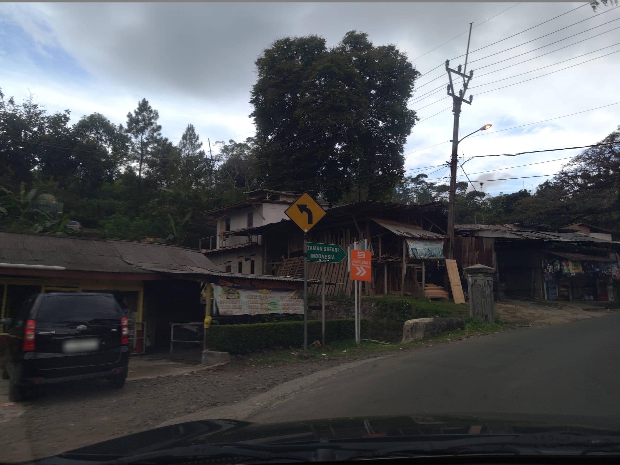 Street view near Villa Orange WS, Caringin — © FotoPeta (CC BY-SA · Mapillary)