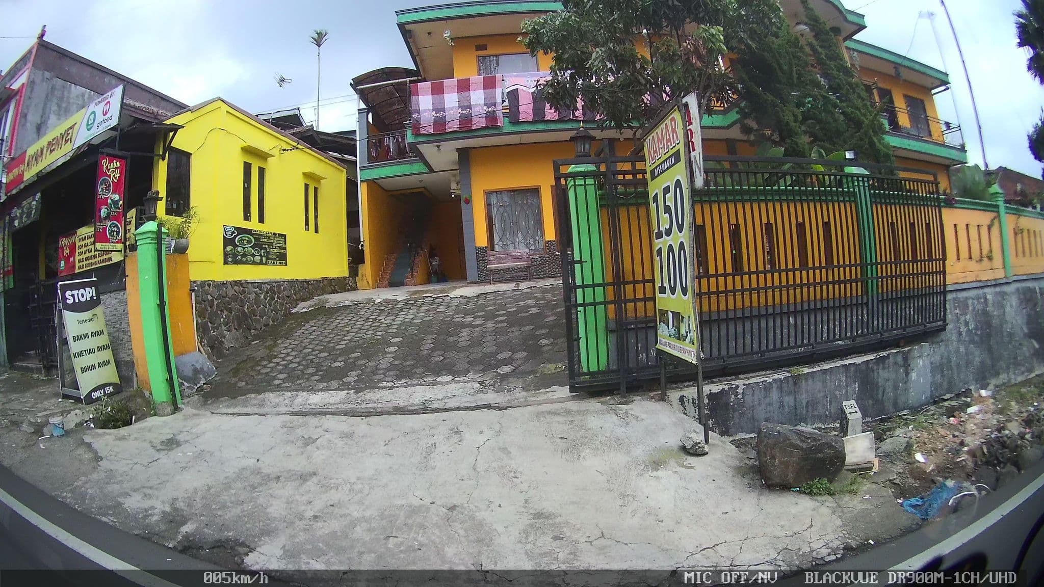 Street view near Wisma Bu Kris, Caringin — © kaart_2 (CC BY-SA · Mapillary)