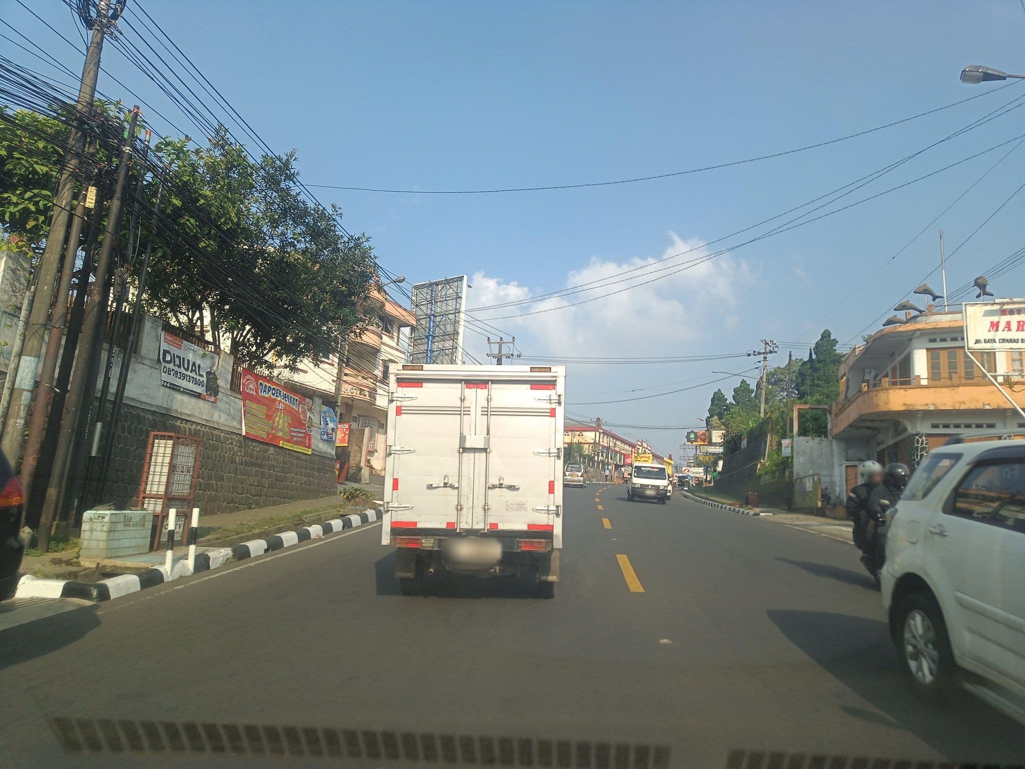 Street view near Maras Hotel, Cianjur — © hen0ch (CC BY-SA · Mapillary)