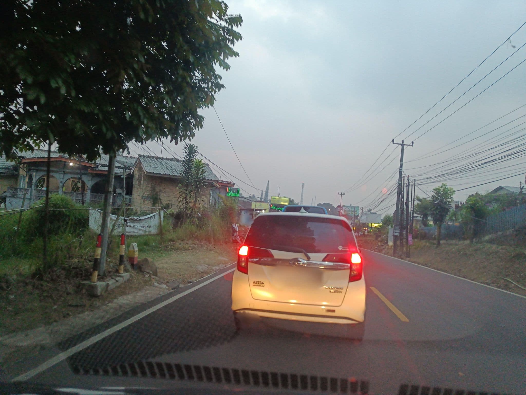 Street view near Berlian Room, Caringin — © hen0ch (CC BY-SA · Mapillary)