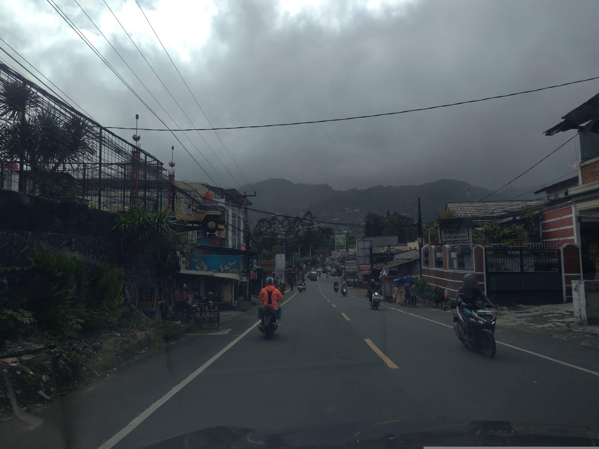 Street view near Hotel Panghegar, Caringin — © FotoPeta (CC BY-SA · Mapillary)