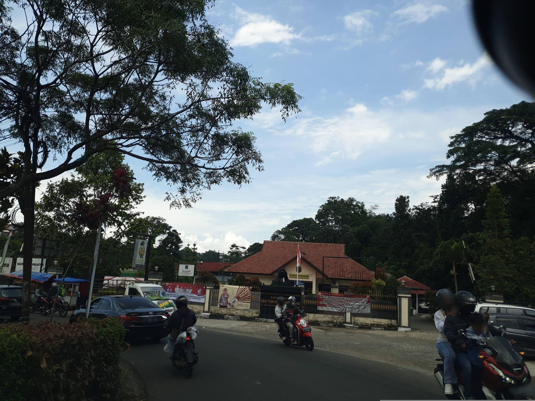 Street view near Jeep Station Indonesia (JSI), Caringin — © Kaart_Local (CC BY-SA · Mapillary)