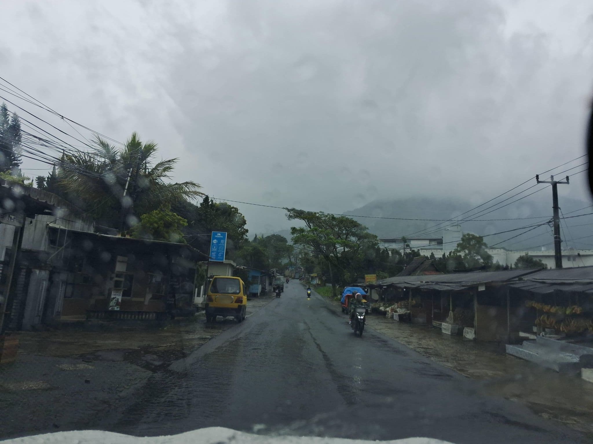 Street view near Urbanview Hotel Anggrek Puncak, Cianjur — © Kaart_Local (CC BY-SA · Mapillary)