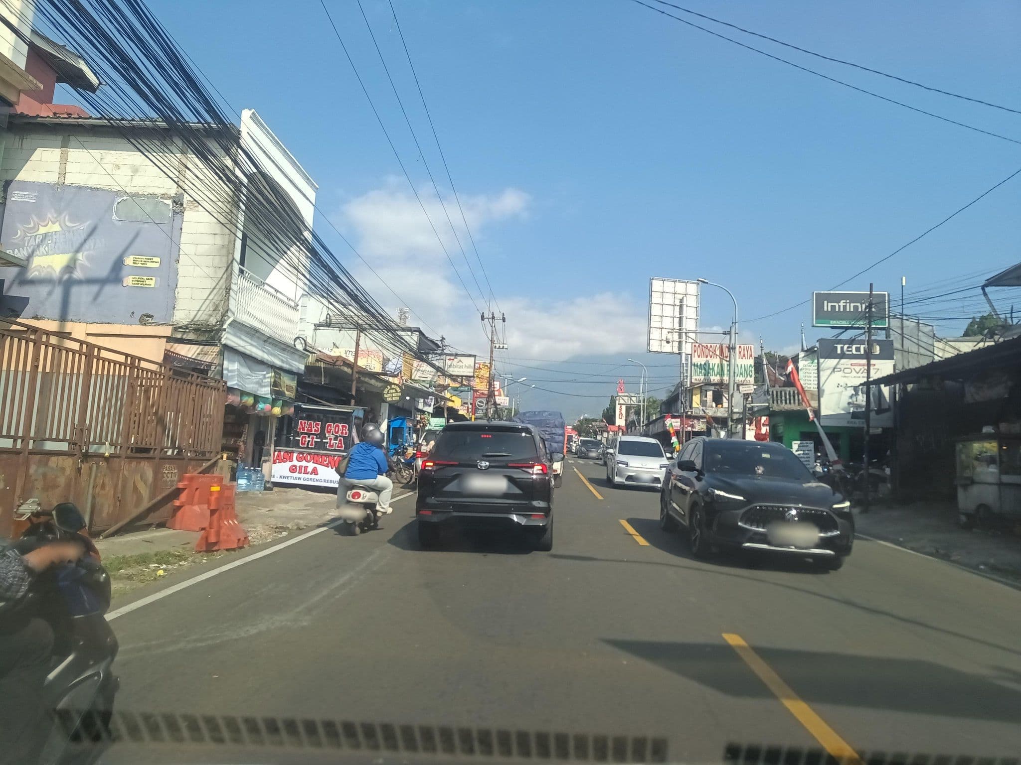 Street view near grand ussu hotel, Caringin — © hen0ch (CC BY-SA · Mapillary)