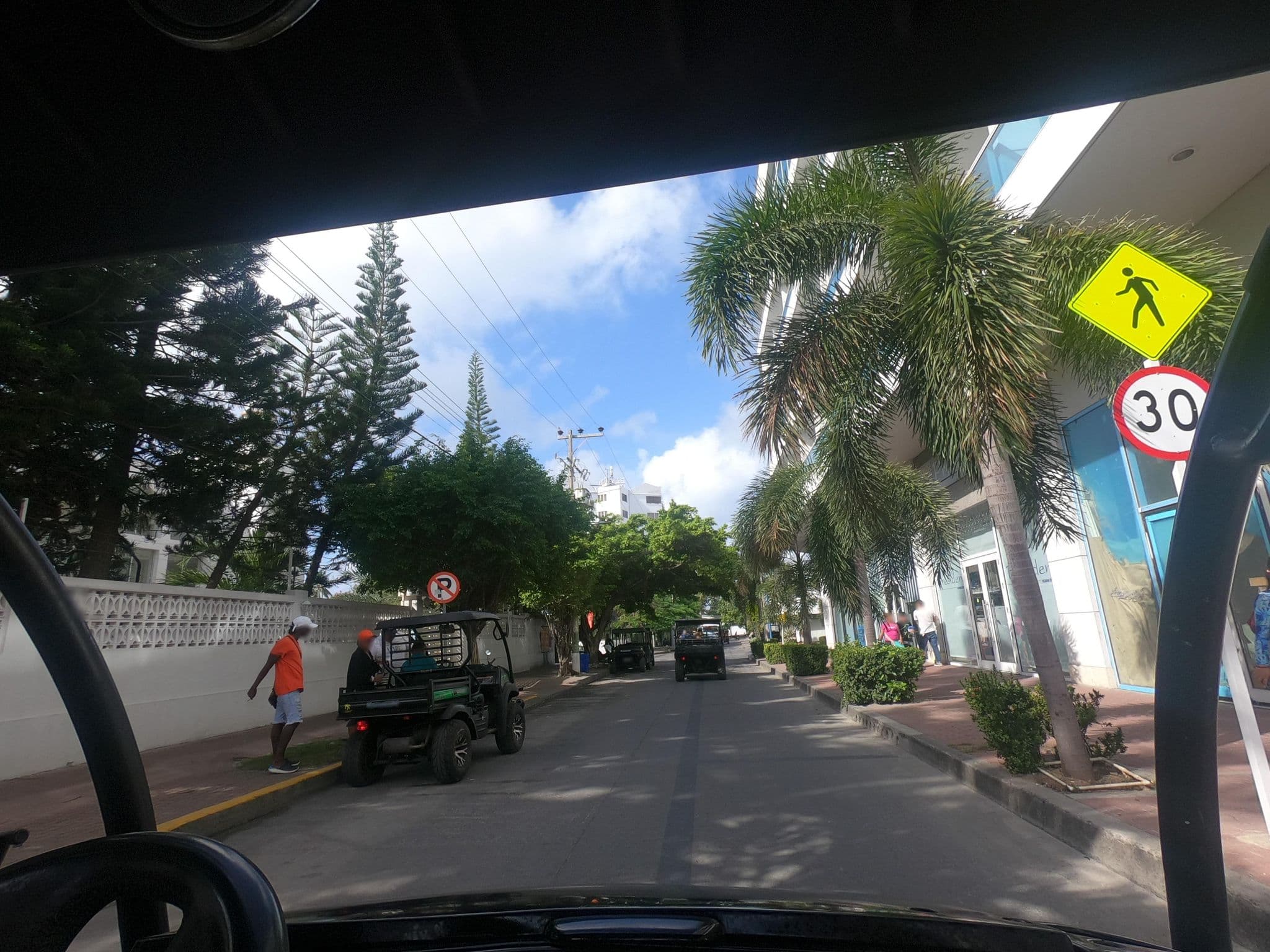 Street view near Aquamare, San Andrés — © angoca (CC BY-SA · Mapillary)