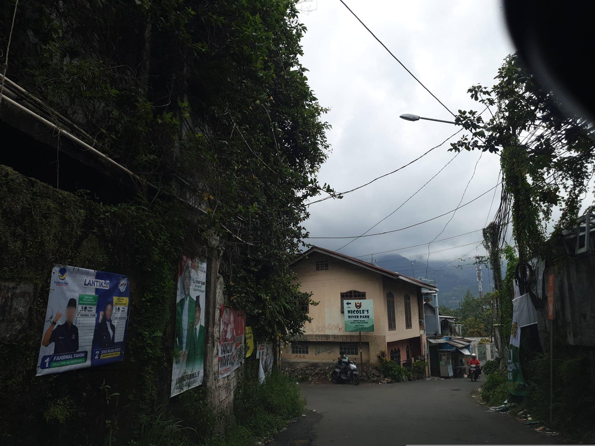 Street view near Hotel Gondangdia, Caringin — © Kaart_Local (CC BY-SA · Mapillary)