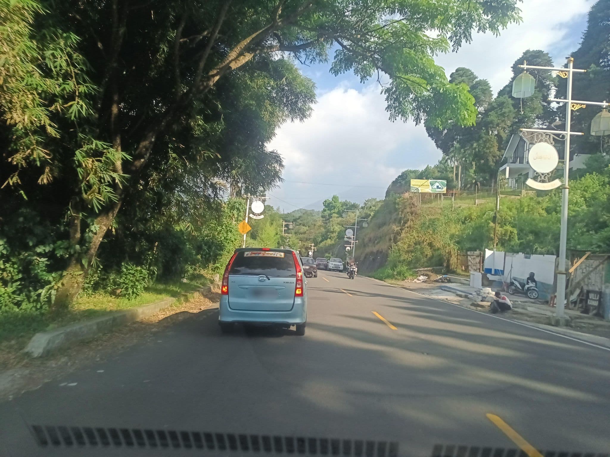 Street view near Yasmin Resort & Conference Hotel, Caringin — © hen0ch (CC BY-SA · Mapillary)