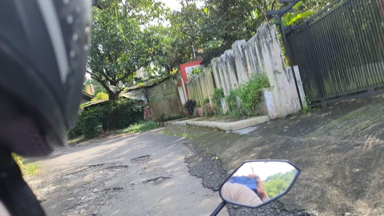 Street view near Family's Villa, Caringin — © smaart (CC BY-SA · Mapillary)
