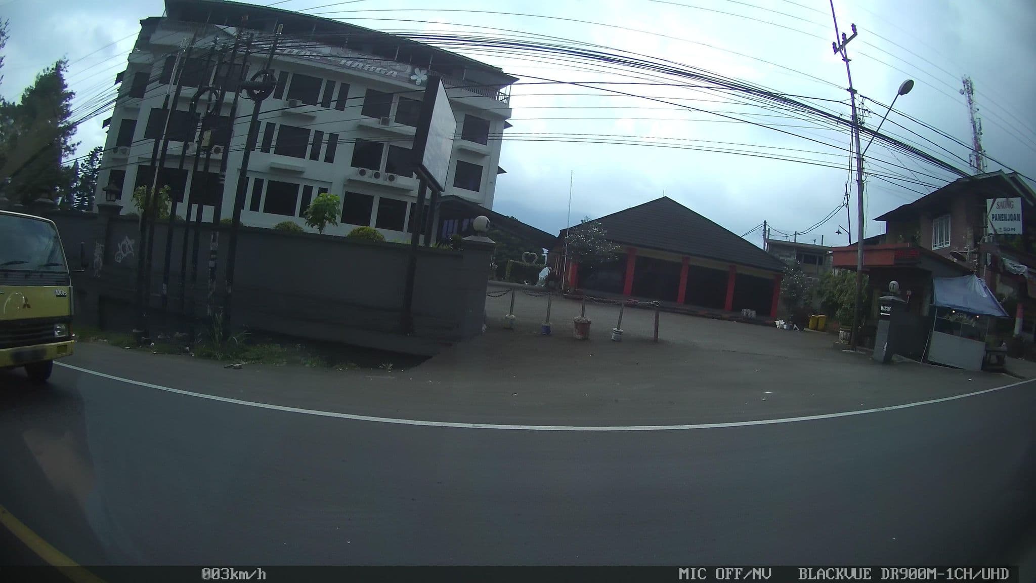 Street view near Hotel Nemo, Caringin — © kaart_2 (CC BY-SA · Mapillary)
